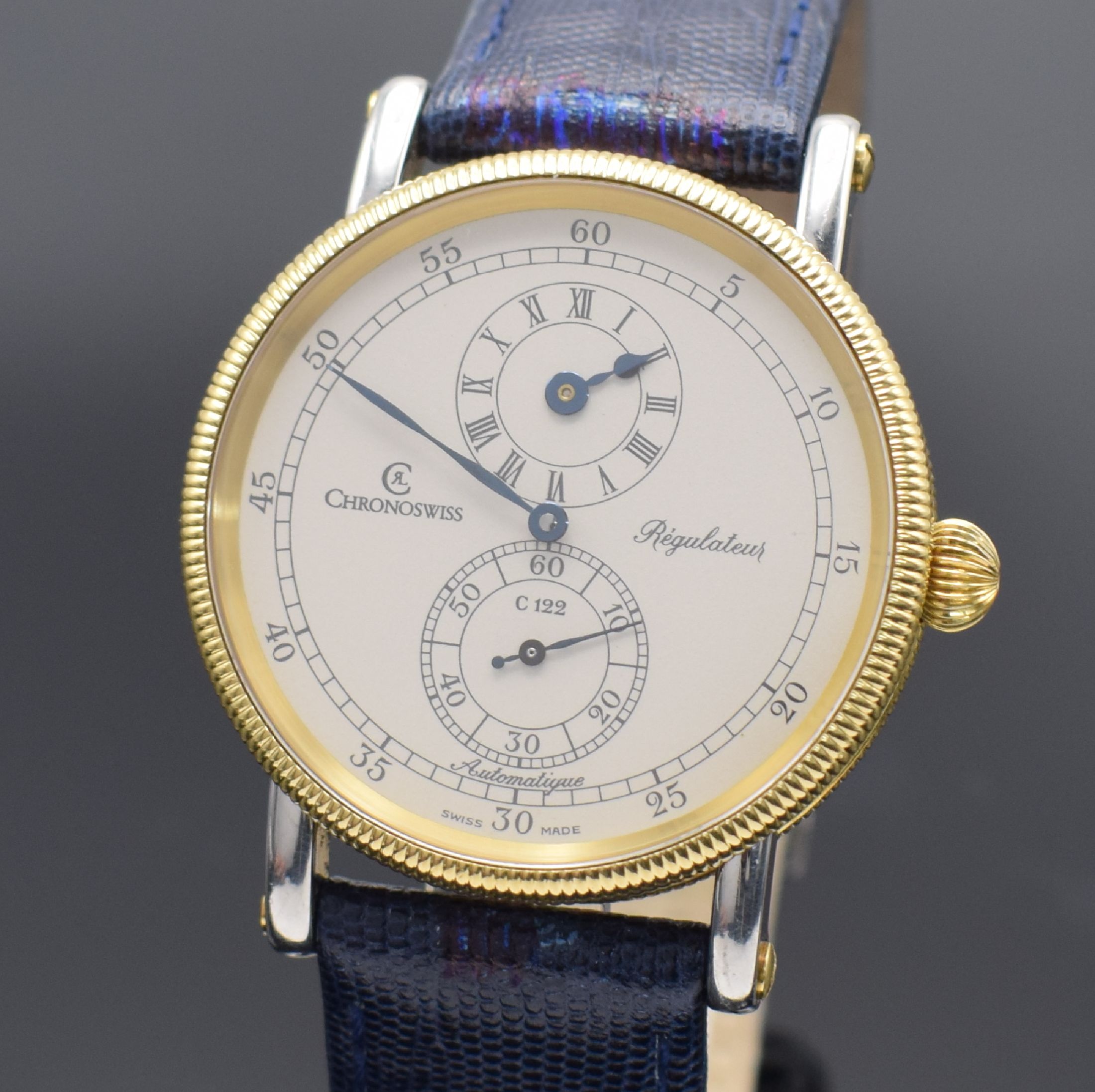 Detail a: CHRONOSWISS Herrenarmbanduhr Regulateur Referenz CH 1222, Automatik, Schweiz um 2010, Edelstahlgeh. inkl. Lederband m. orig. Dornschl., gerändelte ...
