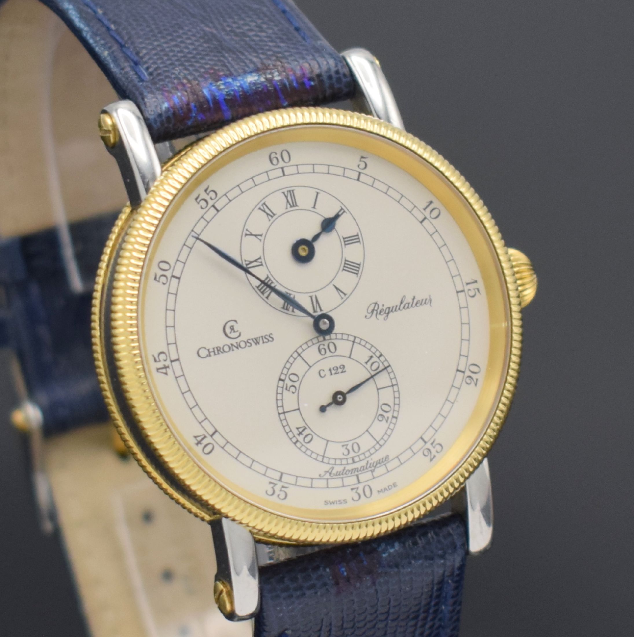 Detail e: CHRONOSWISS Herrenarmbanduhr Regulateur Referenz CH 1222, Automatik, Schweiz um 2010, Edelstahlgeh. inkl. Lederband m. orig. Dornschl., gerändelte ...