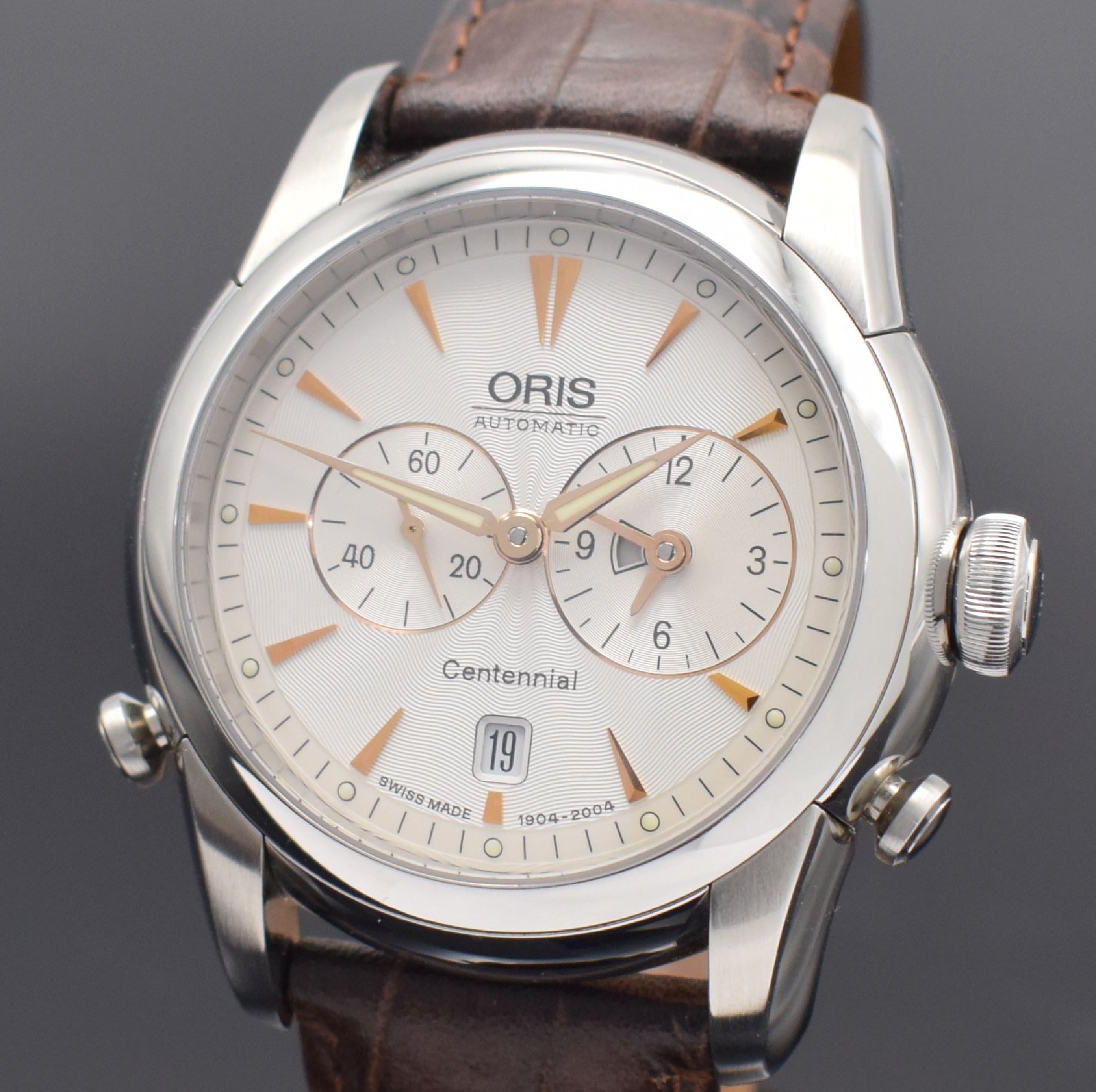 Detail a: ORIS limitierte Armbanduhr Centennial Artelier Worldtimer 1904 mit 2-Zeitzonen Referenz 690 1904 40 51, Schweiz um 2004, Automatik, beids. vergl. ...