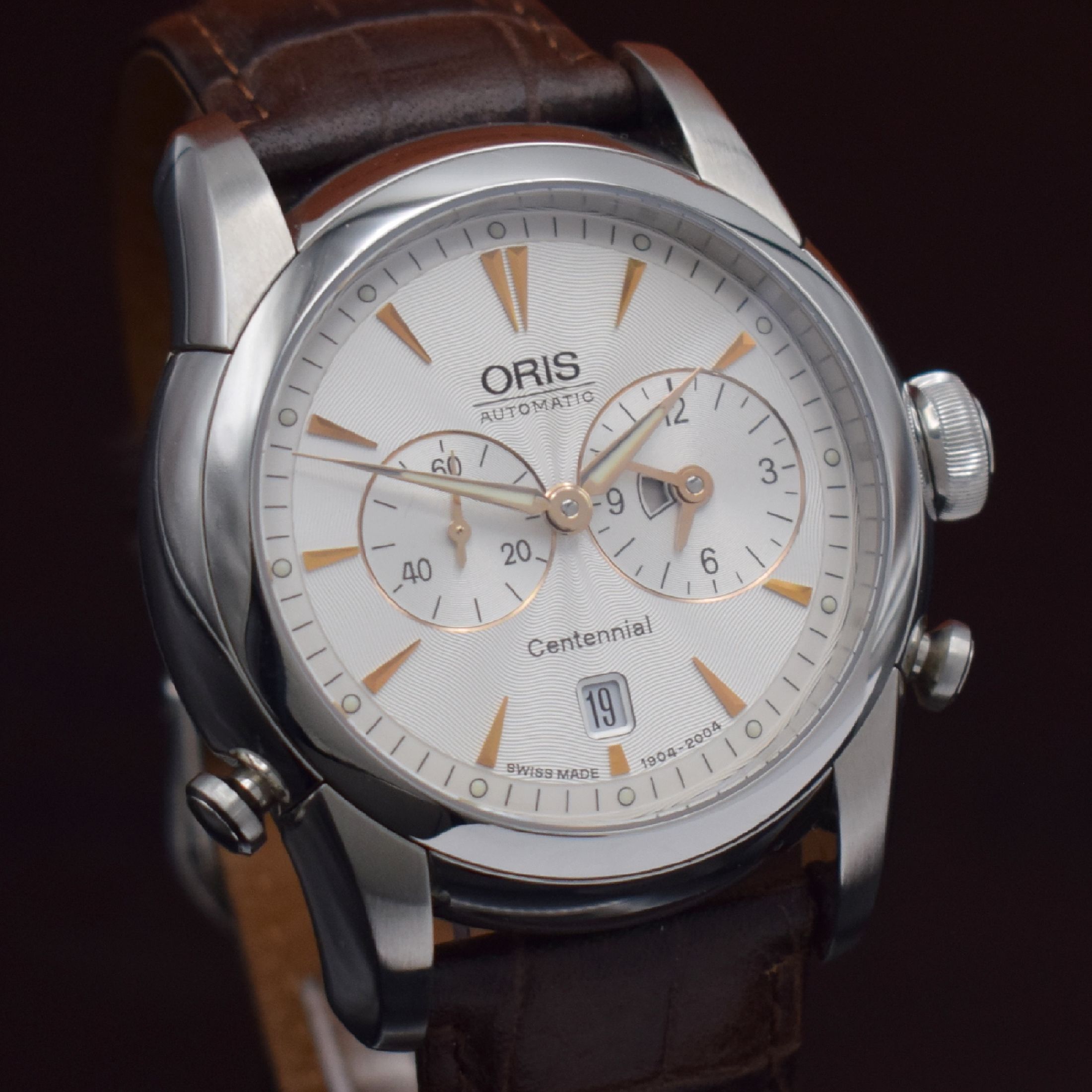 Detail e: ORIS limitierte Armbanduhr Centennial Artelier Worldtimer 1904 mit 2-Zeitzonen Referenz 690 1904 40 51, Schweiz um 2004, Automatik, beids. vergl. ...