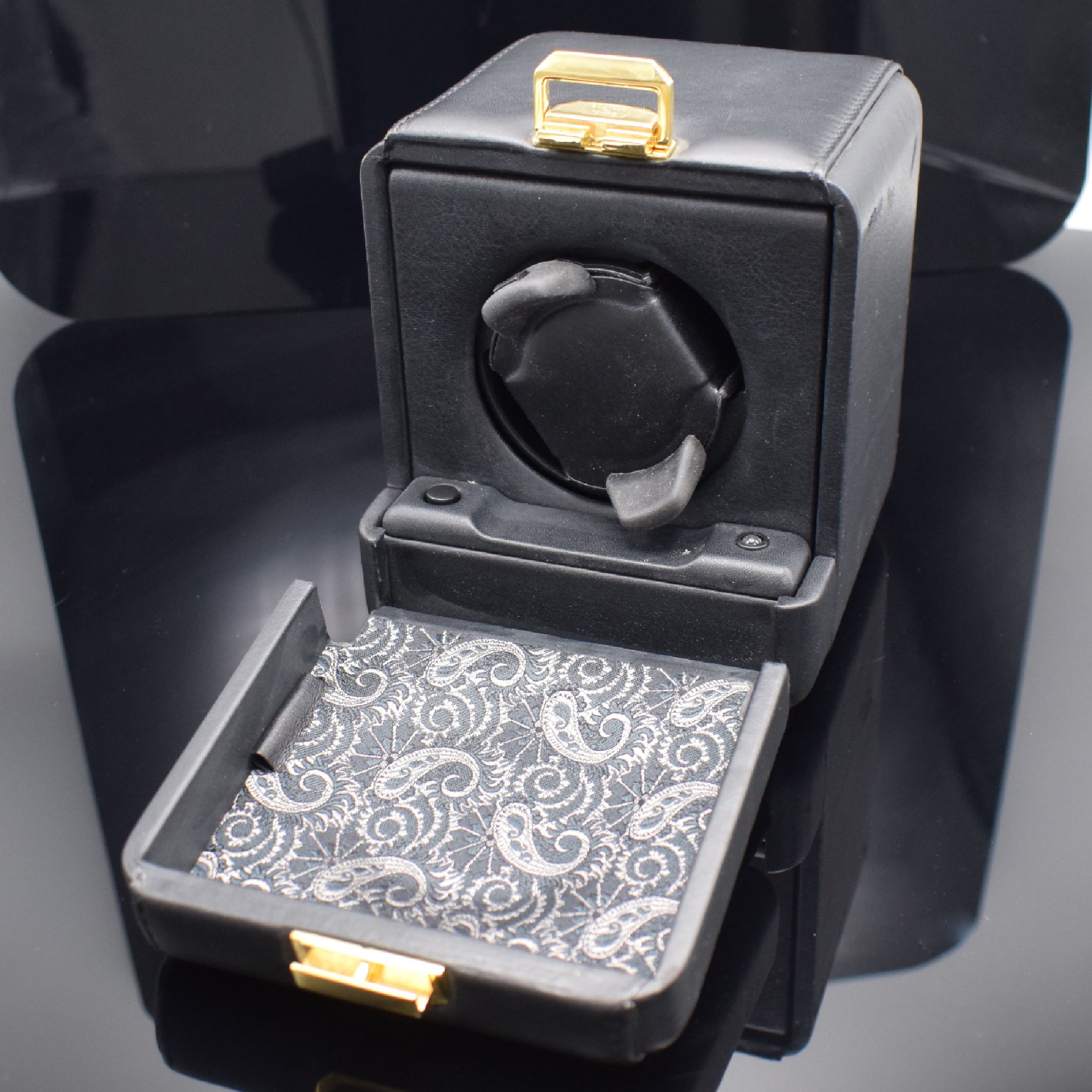 SCATOLA DEL TEMPO Uhrenbeweger für eine Armbanduhr, Italien um 1990, batteriebetrieben, außen & innen in Lederoptik, Drehrichtung einstellbar, ...