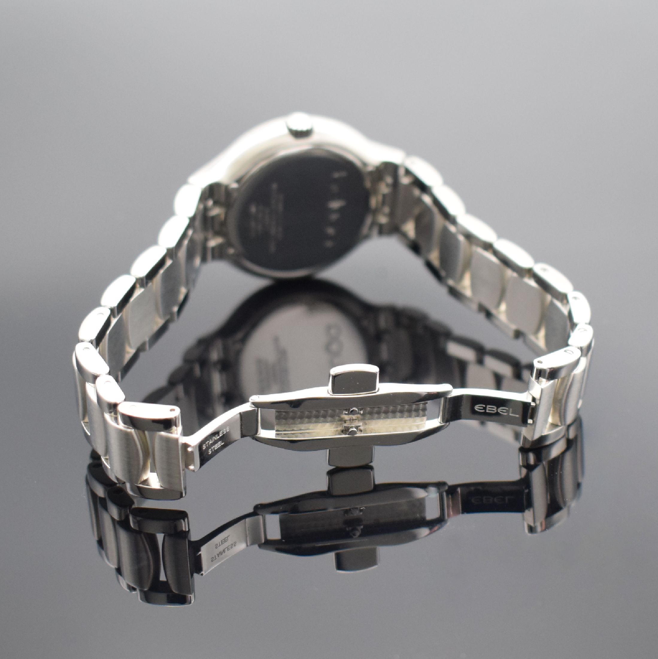 Detail b: EBEL Armbanduhr Beluga in Edelstahl mit Brillanten Referenz 1216071, quarz, Boden 4 -fach verschr., Gliederband m. dopp. Faltschl., silb., z. T. ...