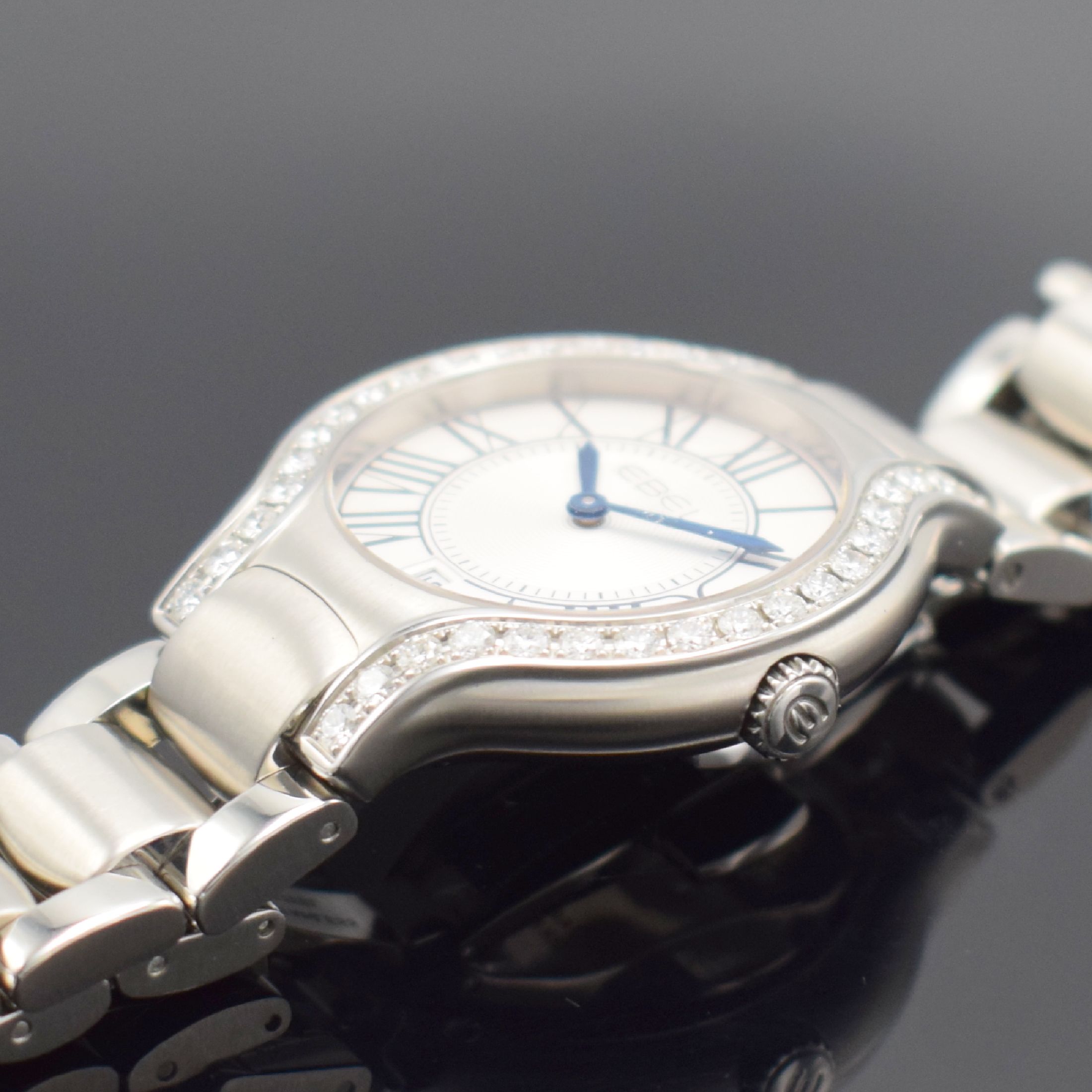 Detail c: EBEL Armbanduhr Beluga in Edelstahl mit Brillanten Referenz 1216071, quarz, Boden 4 -fach verschr., Gliederband m. dopp. Faltschl., silb., z. T. ...