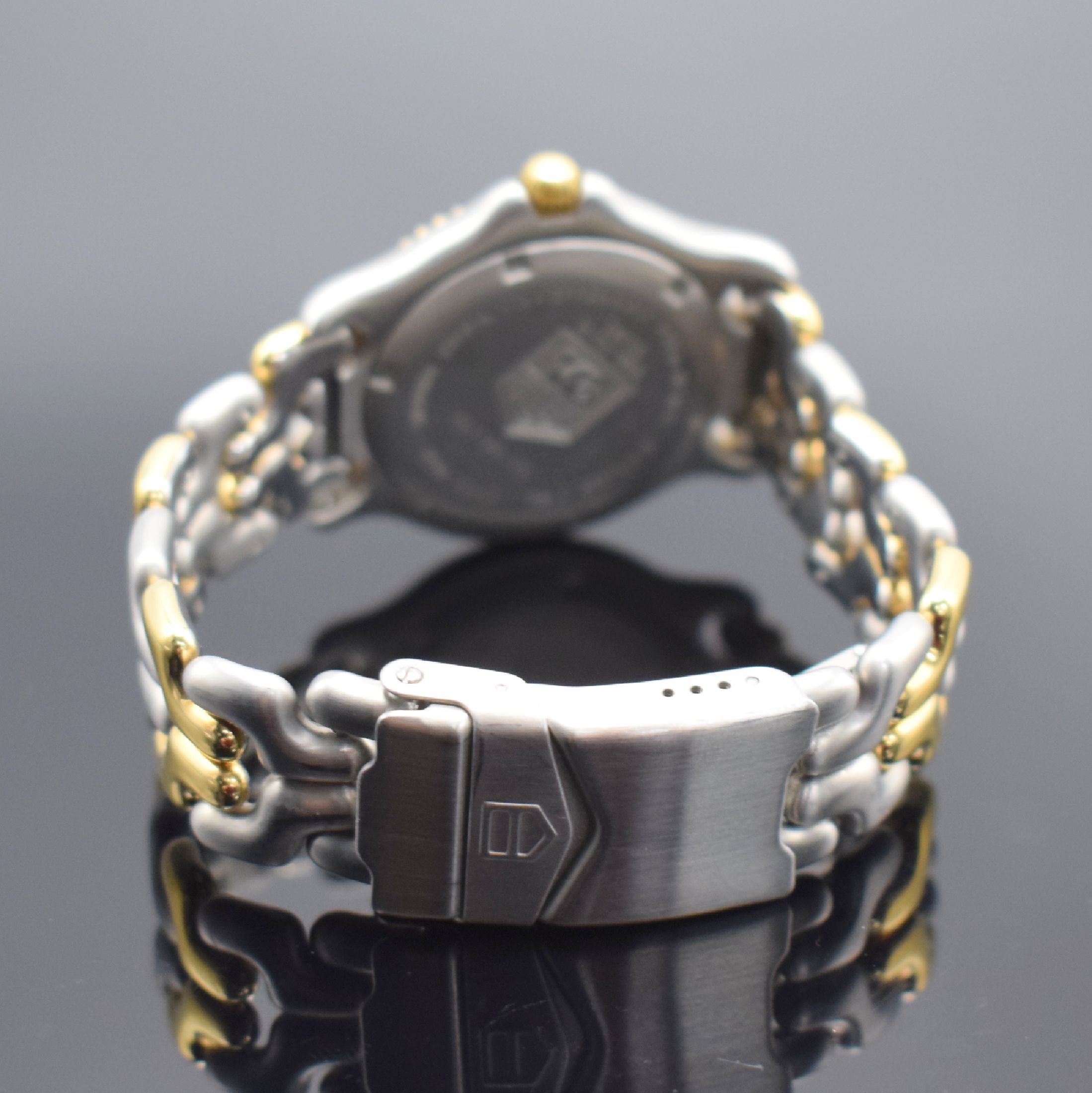Detail b: TAG HEUER Professional Referenz WG1120, Schweiz um 1990, quarz, z. T. verg. Edelstahlgeh. inkl. Gliederband m. Faltschl., Boden & Krone verschr., ab ...