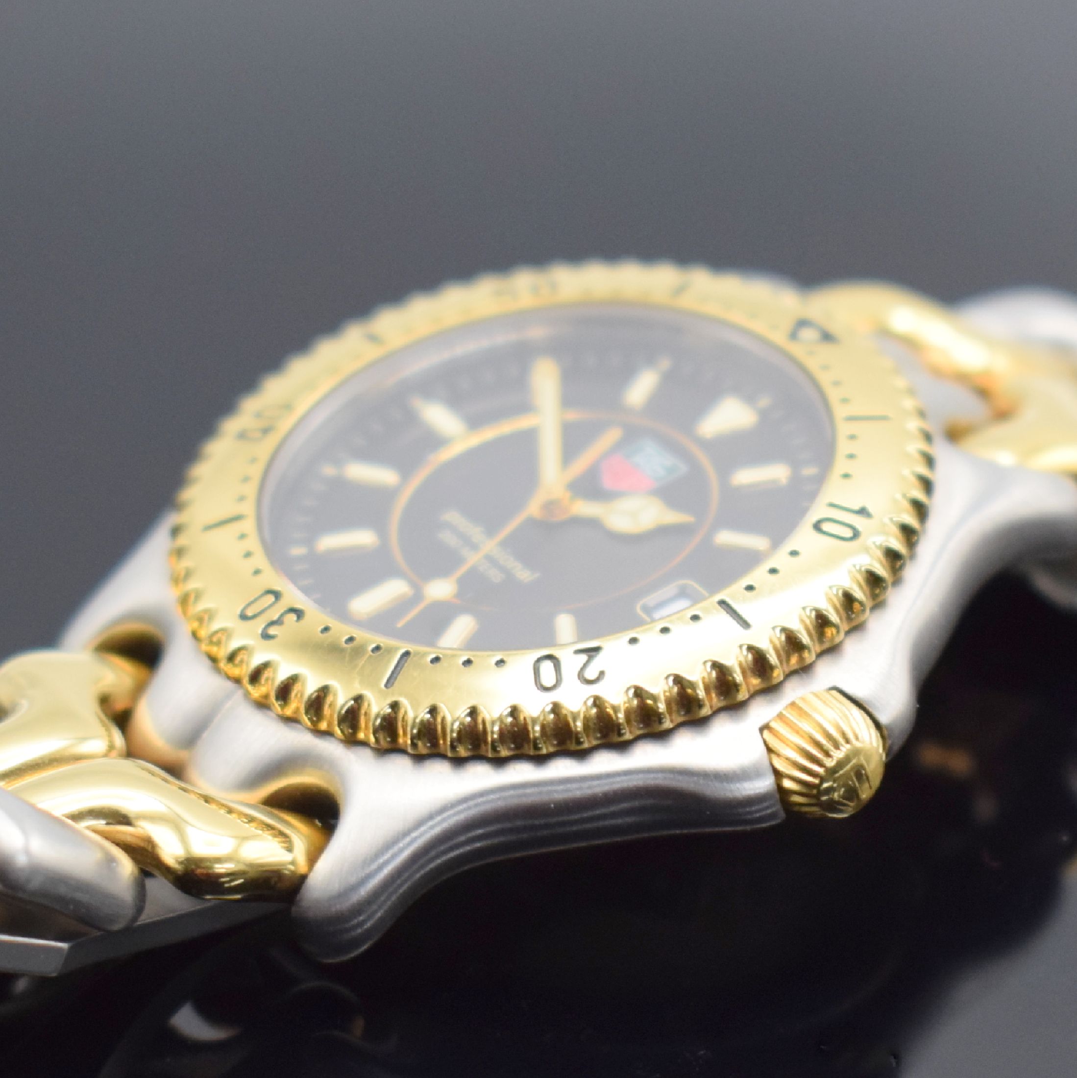 Detail c: TAG HEUER Professional Referenz WG1120, Schweiz um 1990, quarz, z. T. verg. Edelstahlgeh. inkl. Gliederband m. Faltschl., Boden & Krone verschr., ab ...