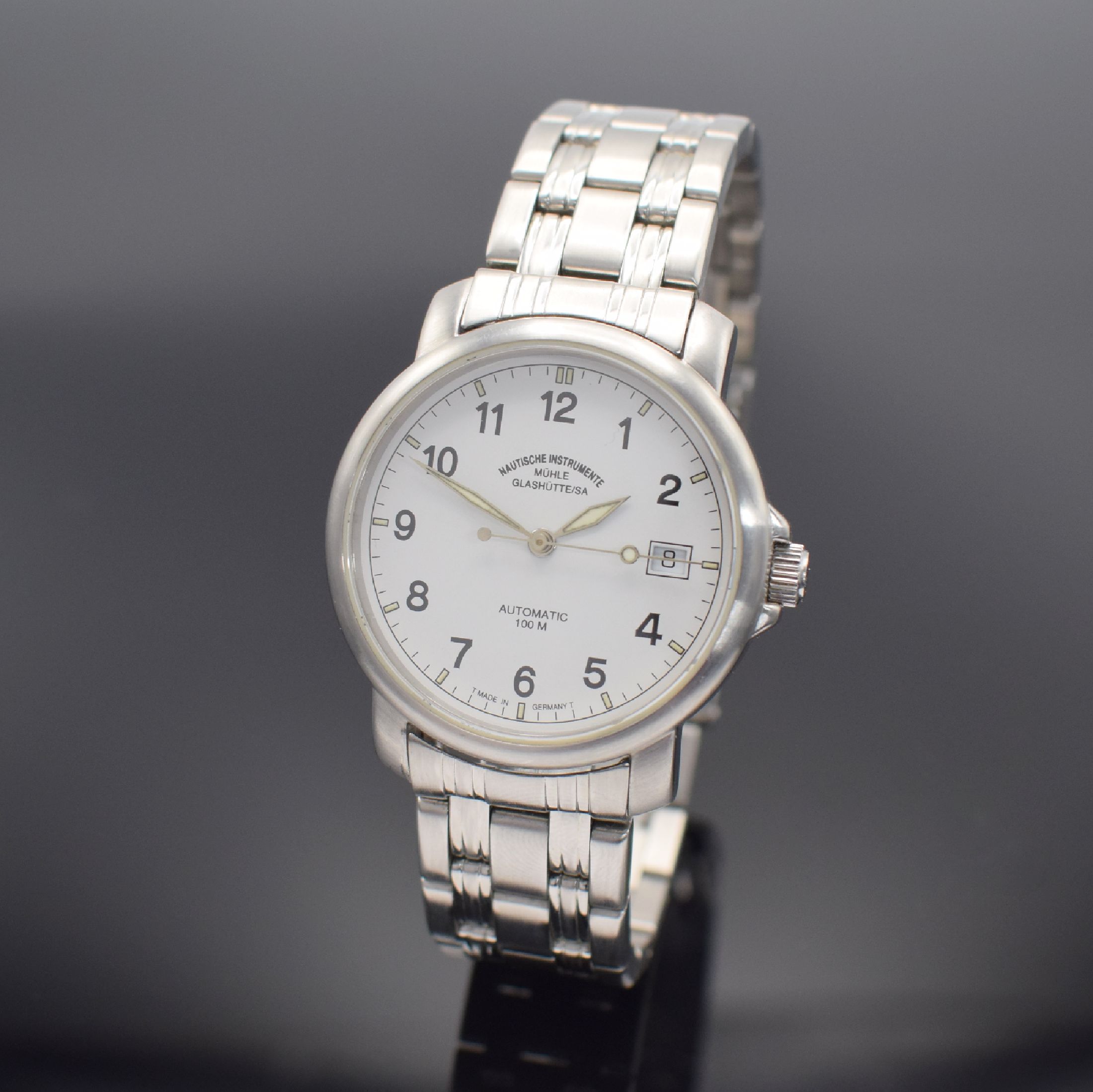 MÜHLE GLASHÜTTE Herrenarmbanduhr Referenz M12500, Deutschland um 2000, Automatik, Edelstahlgeh. inkl. orig. Gliederband m. Faltschl., Boden & ...