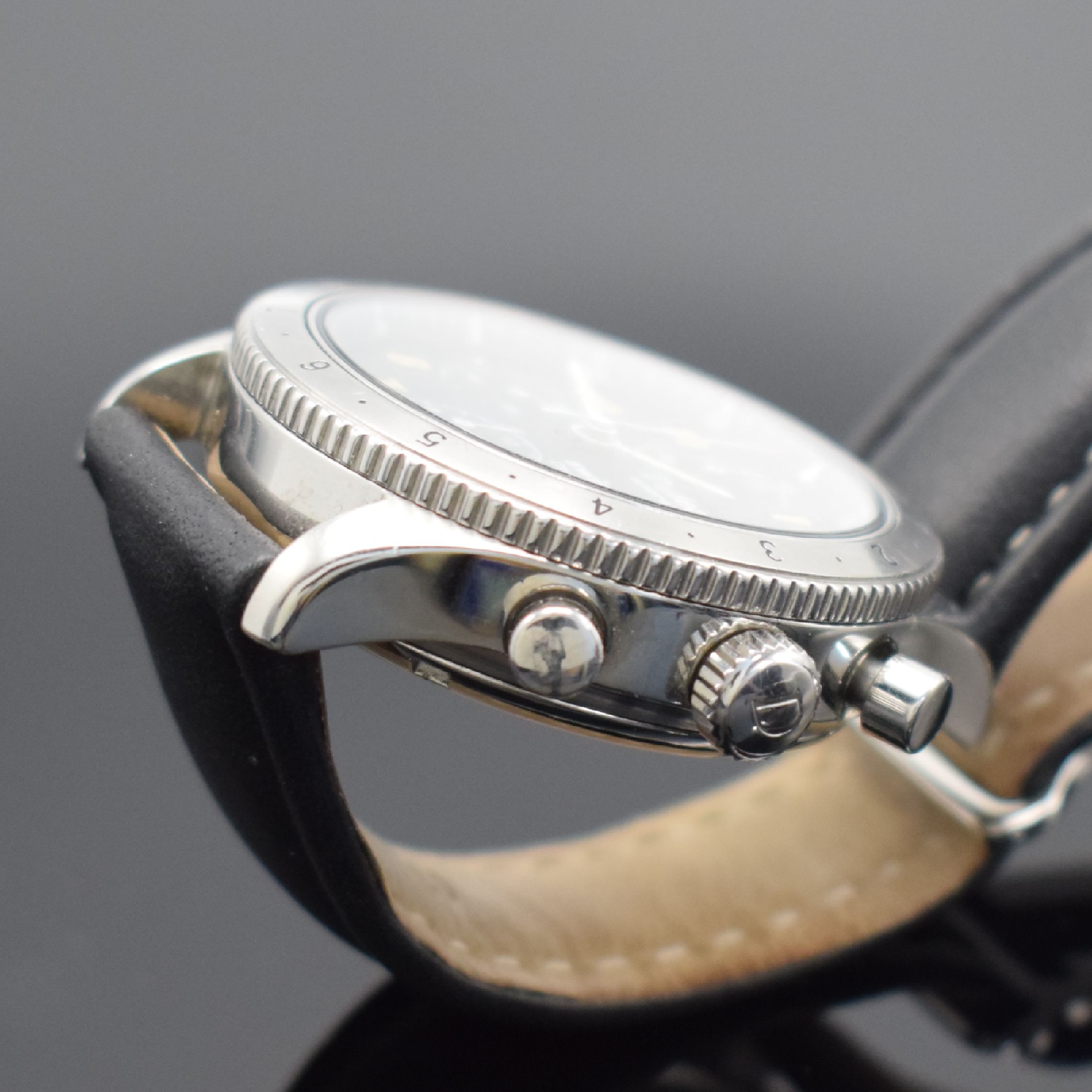 Detail b: DUFEAU SWISS AIR Armbandchronograph Airliner Referenz 323-67, Automatik, Schweiz um 2010, Edelstahlgeh. inkl. Lederband m. Faltschl., Boden & Krone ...
