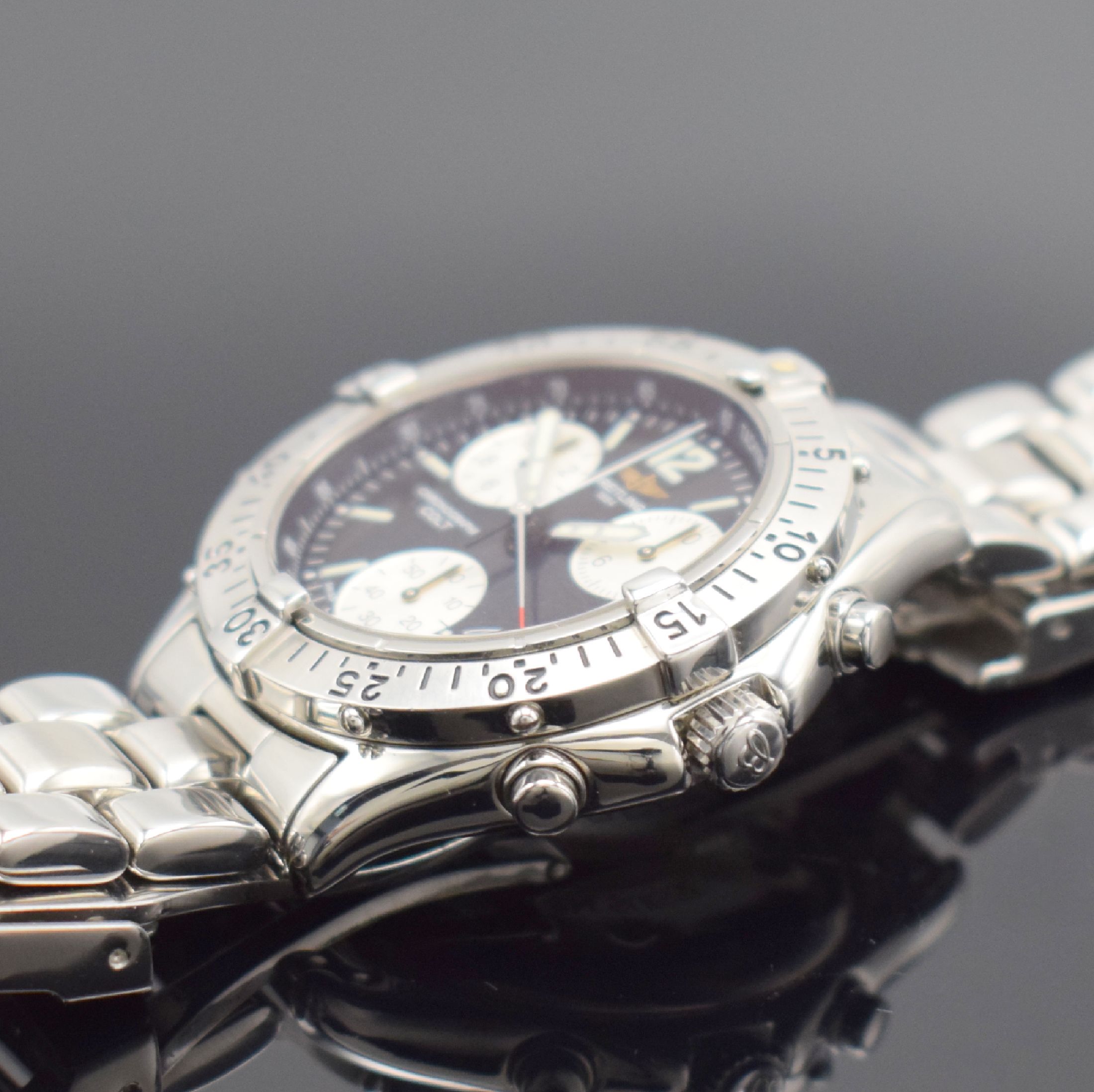 Detail c: BREITLING Armbandchronograph Serie Colt Referenz A53035, Schweiz um 1995, quarz, Edelstahlgeh. inkl. orig. Gliederband m. Faltschl., schwarzes ...