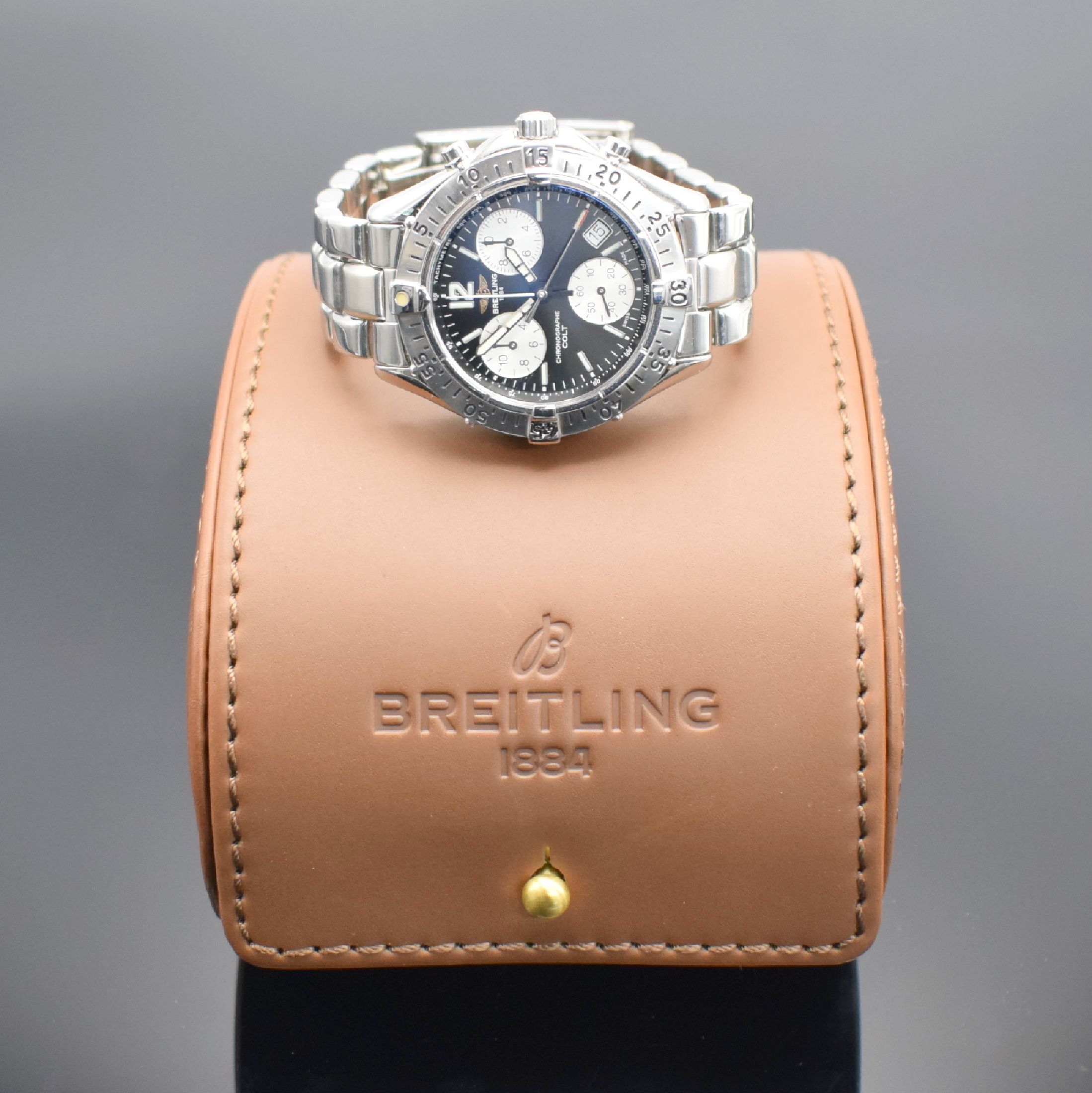 Detail e: BREITLING Armbandchronograph Serie Colt Referenz A53035, Schweiz um 1995, quarz, Edelstahlgeh. inkl. orig. Gliederband m. Faltschl., schwarzes ...