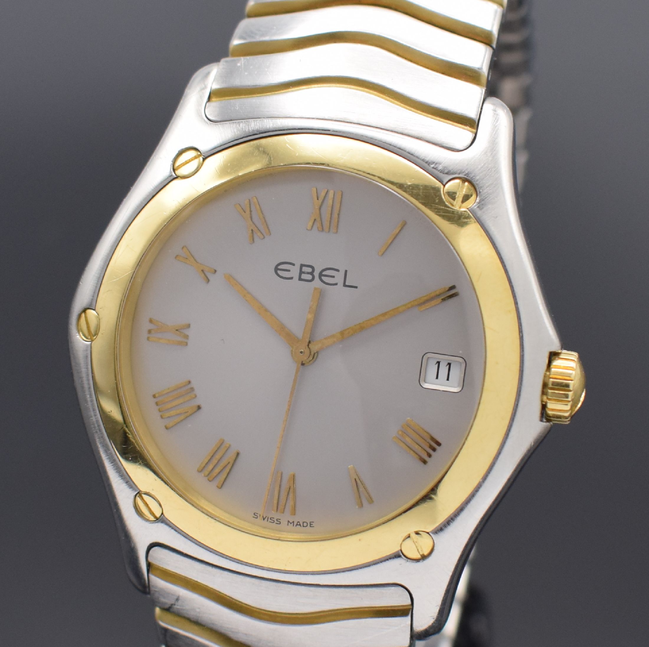 Detail a: EBEL Classic Wave Herrenarmbanduhr Referenz 1187F41, quarz, Edelstahl/Gold komb. inkl. Gliederband m. dopp. Faltschl., silb. Zifferblatt m. röm. ...
