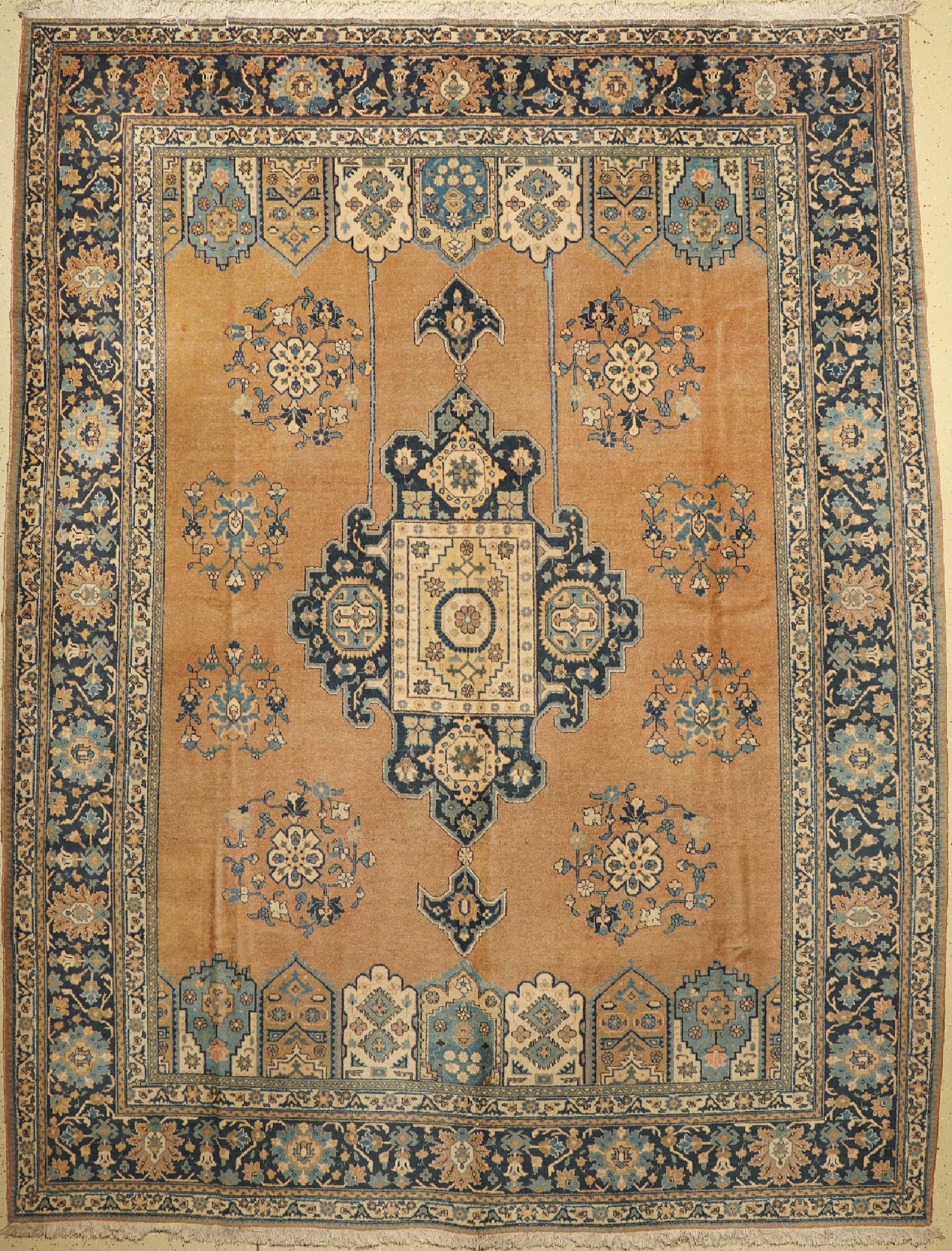 Täbriz alt, Persien, um 1940, Wolle auf Baumwolle, ca. 372 x 280 cm, EHZ: 2-3