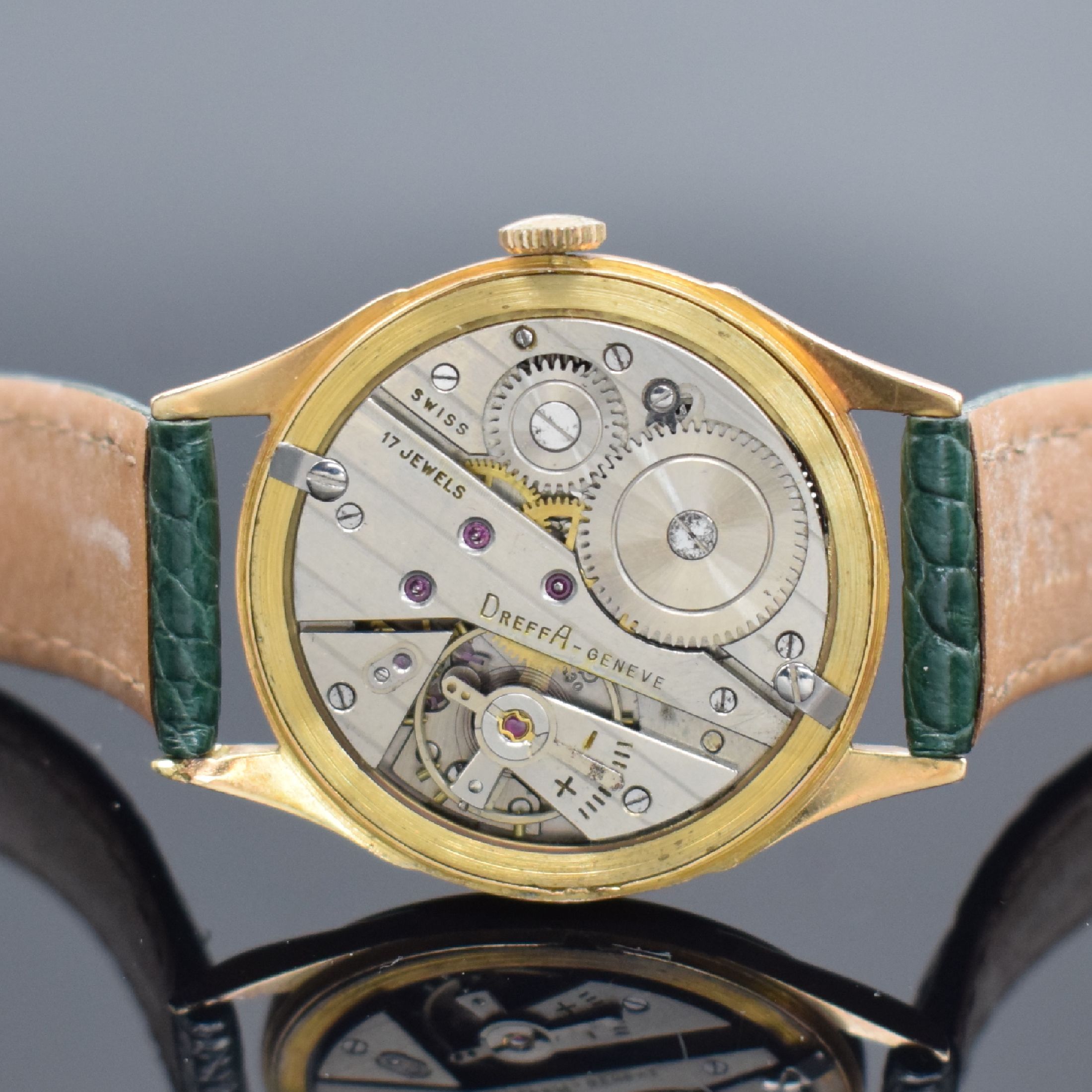 Detail d: DREFFA Geneve Herrenarmbanduhr in RG 750/000, Schweiz um 1950, Handaufzug, gedr. Boden dell., silb. Zifferbl. altersbed. pat./fl., gold. Std.-Ind. & ...