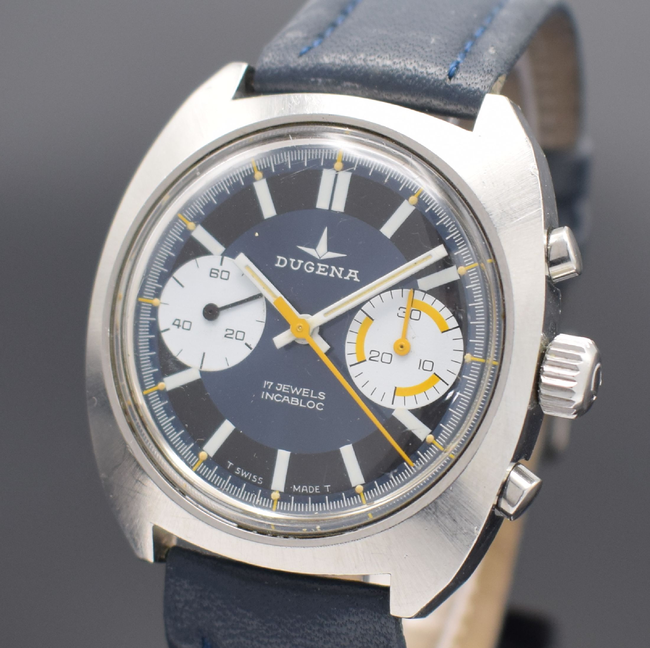Detail a: DUGENA Herrenchronograph mit Kaliber Valjoux 7733 in Stahl, Schweiz um 1975, Handaufzug, Boden aufgedr., Omega Krone, blaues Zifferbl. m. Leuchtind. ...