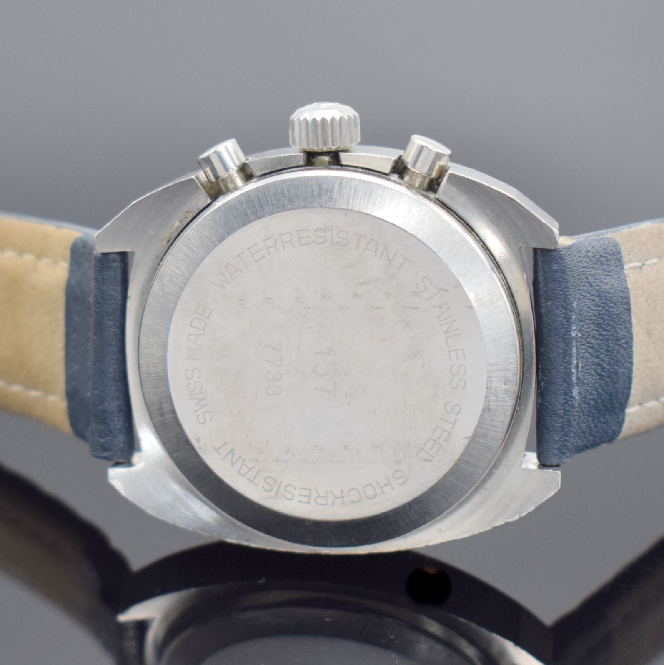 Detail c: DUGENA Herrenchronograph mit Kaliber Valjoux 7733 in Stahl, Schweiz um 1975, Handaufzug, Boden aufgedr., Omega Krone, blaues Zifferbl. m. Leuchtind. ...