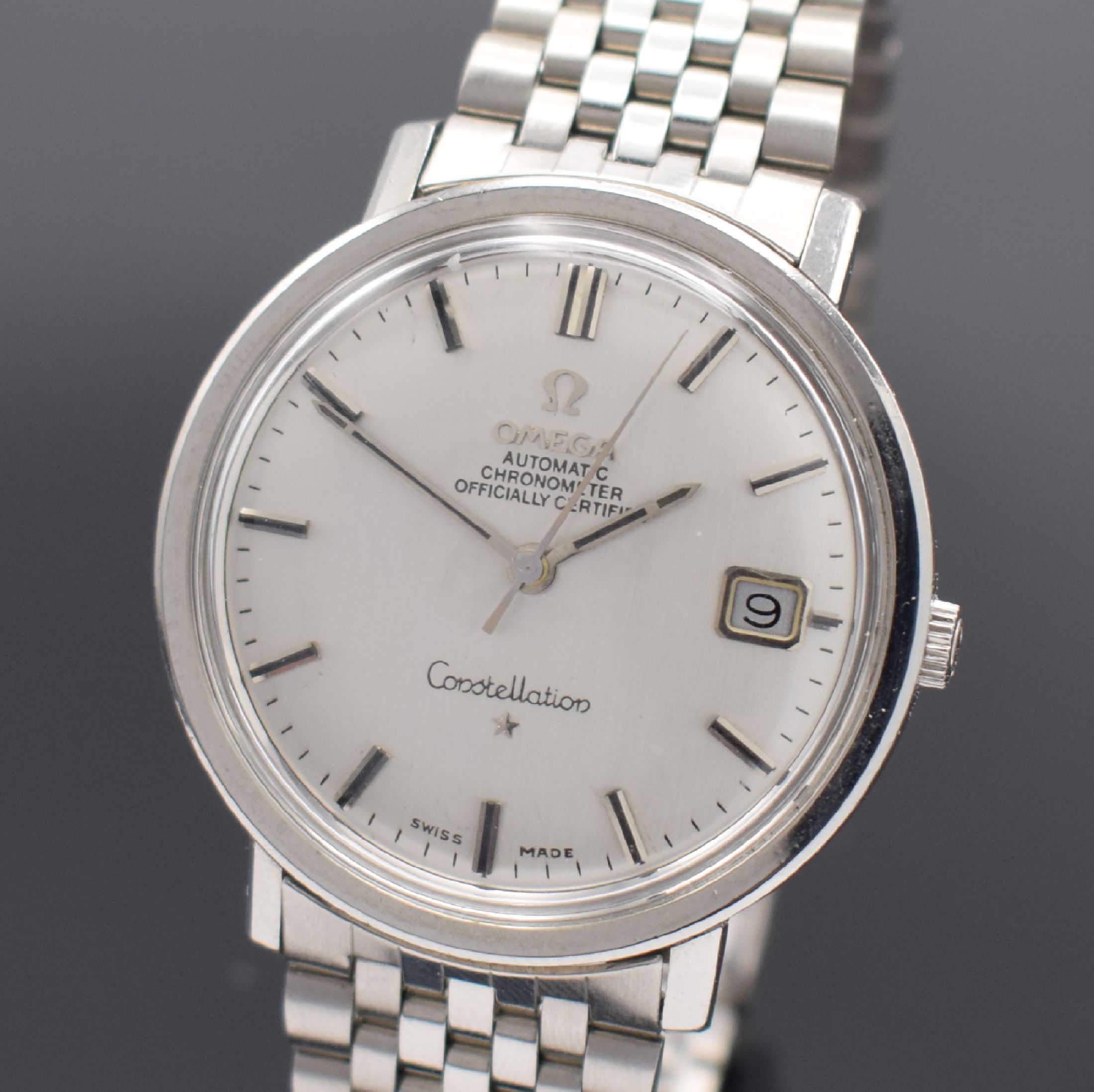 Detail a: OMEGA Constellation Herrenarmbanduhr in Stahl, Schweiz um 1968, Automatik, Ref. 168.004, Boden m. Darst. Sternwarte verschr., orig. Stahlband m. ...