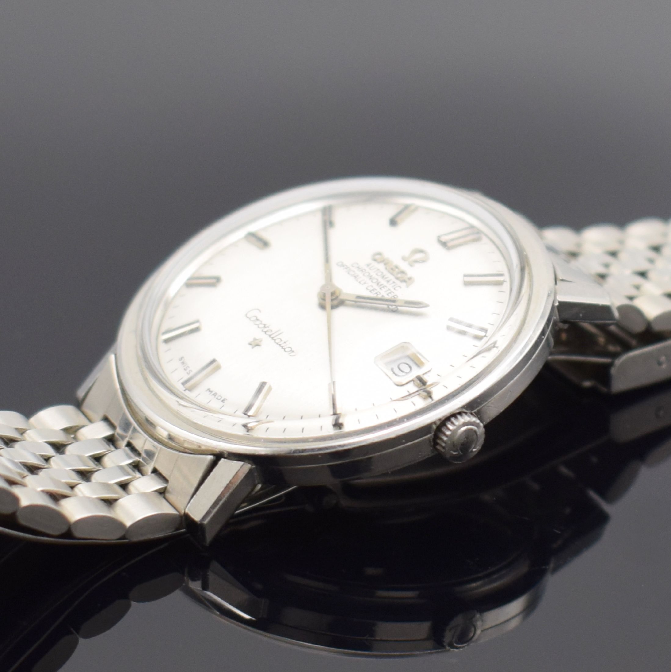 Detail c: OMEGA Constellation Herrenarmbanduhr in Stahl, Schweiz um 1968, Automatik, Ref. 168.004, Boden m. Darst. Sternwarte verschr., orig. Stahlband m. ...