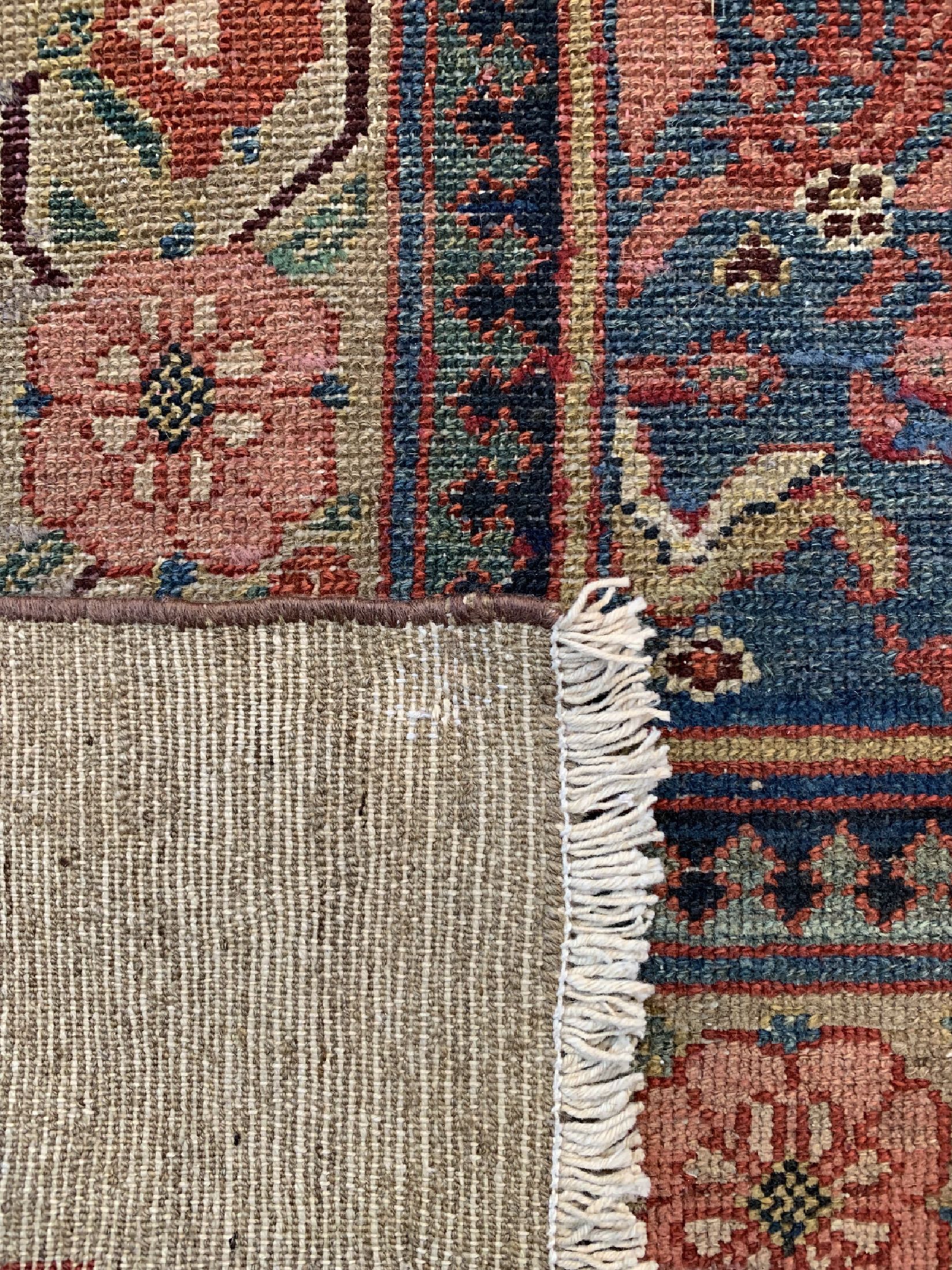 Detail e: Antiker Khanteppich, Persien, signiert, datiert 1201(1822), Wolle auf Baumwolle, ca. 380 x 173 cm, (gleichmäßig dünner Flor)