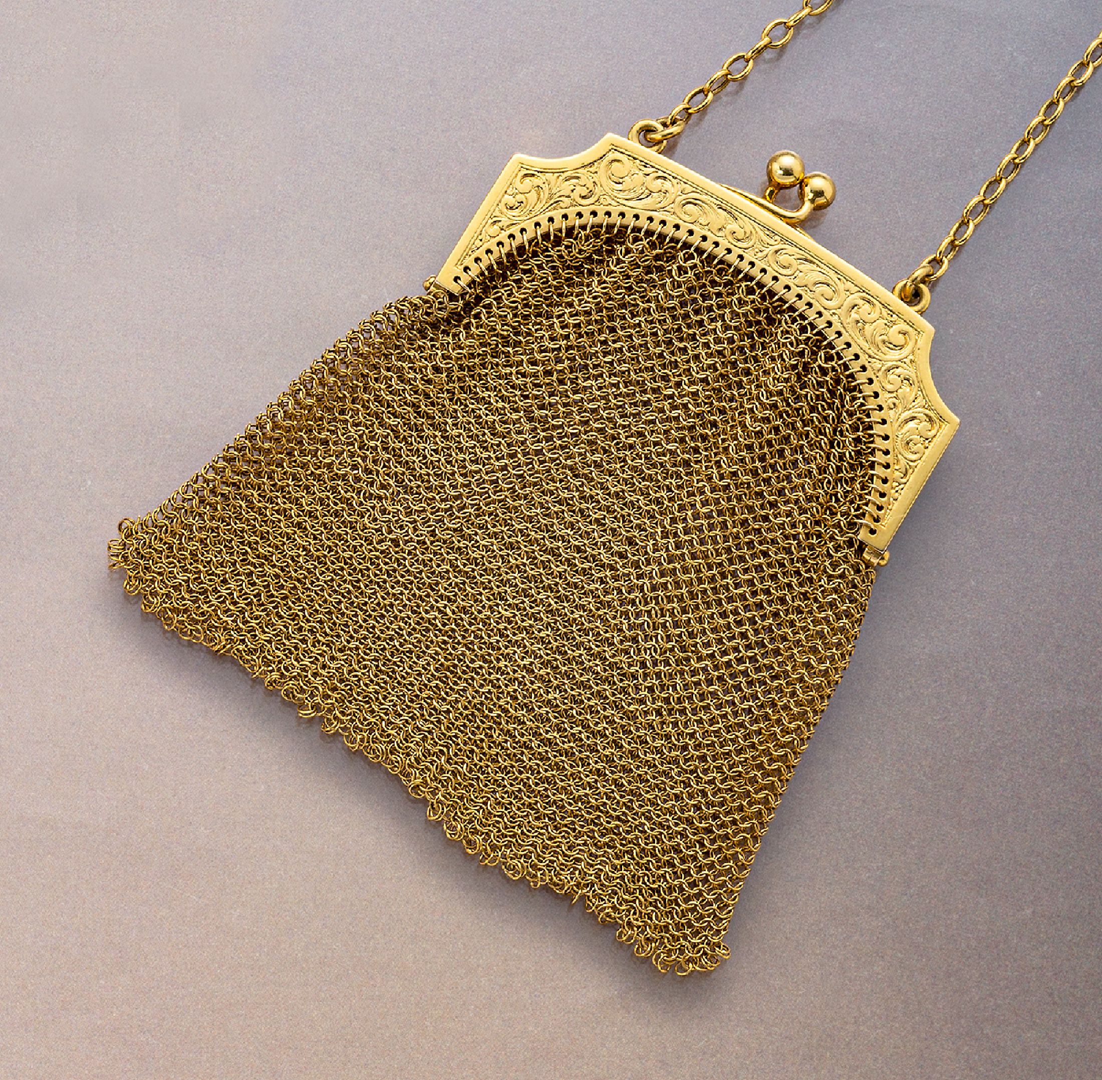14 kt Gold Täschchen, GG 585/000, um 1900, Bügel mit floraler Gravur, ca. 7 x 5.5 cm, ca.33.2 g