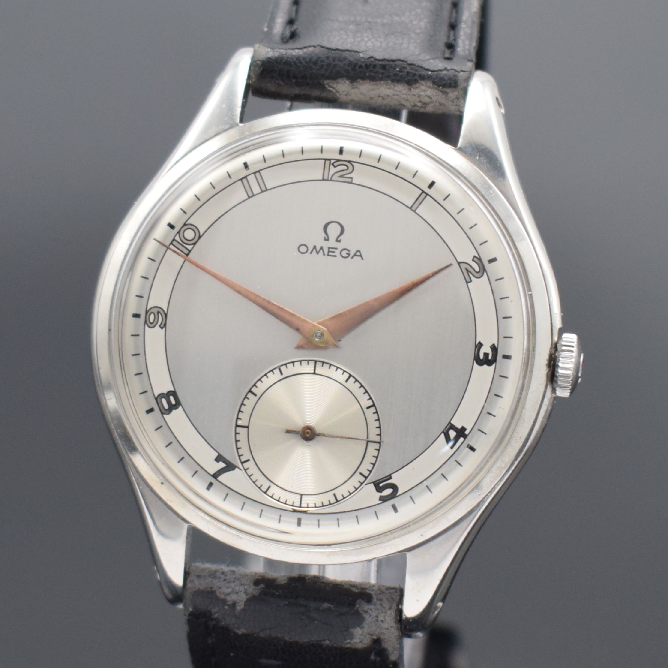 Detail a: OMEGA große Herrenarmbanduhr D. ca. 38 mm in Stahl Referenz 2505-21, Schweiz um 1950, Handaufzug, Boden aufgedr., silb. Duoton- Zifferbl. rest., ...