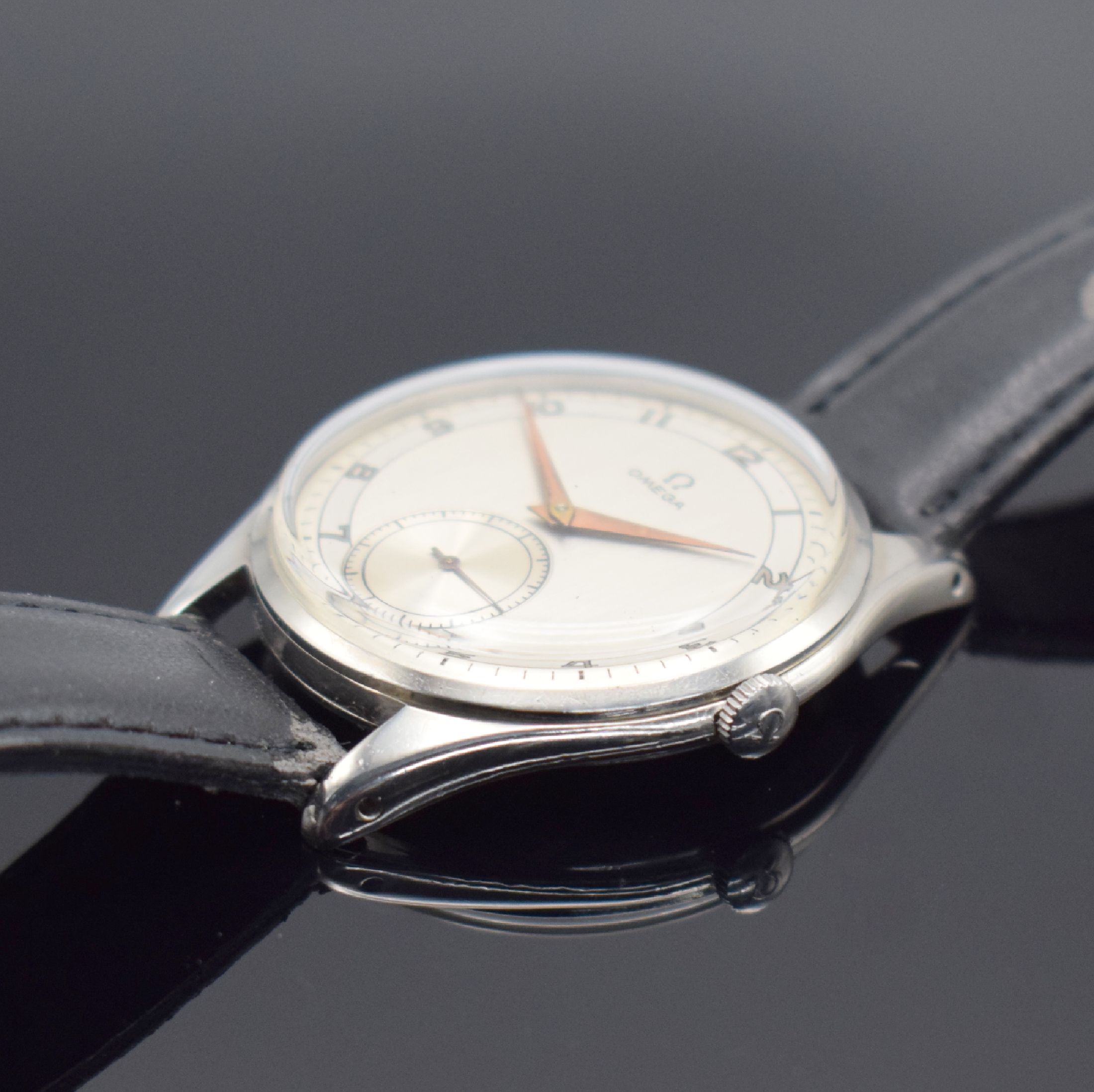 Detail b: OMEGA große Herrenarmbanduhr D. ca. 38 mm in Stahl Referenz 2505-21, Schweiz um 1950, Handaufzug, Boden aufgedr., silb. Duoton- Zifferbl. rest., ...