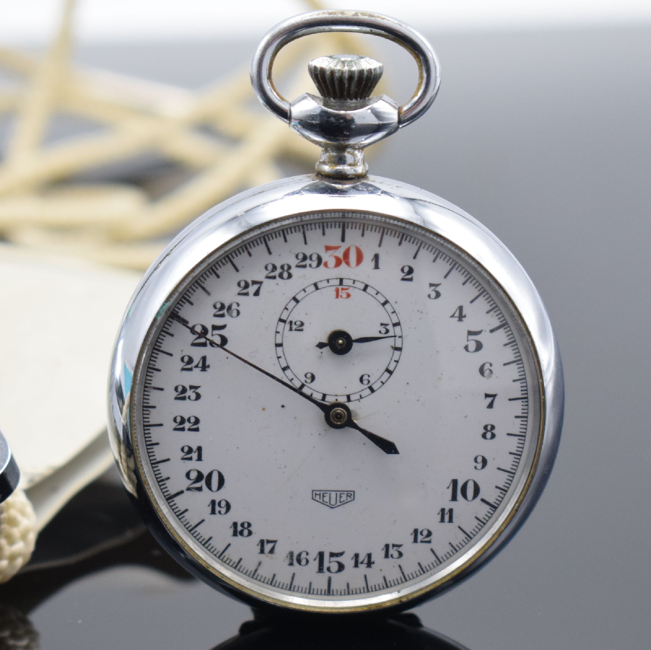 Detail b: HEUER & HANHART 2 verchromte Stoppuhren, 1) Heuer, Schweiz um 1930, Emailzifferbl. riss./besch., 30-Sek.- & 15-Min.-Stoppzähler, D. ca. 51 mm, ...