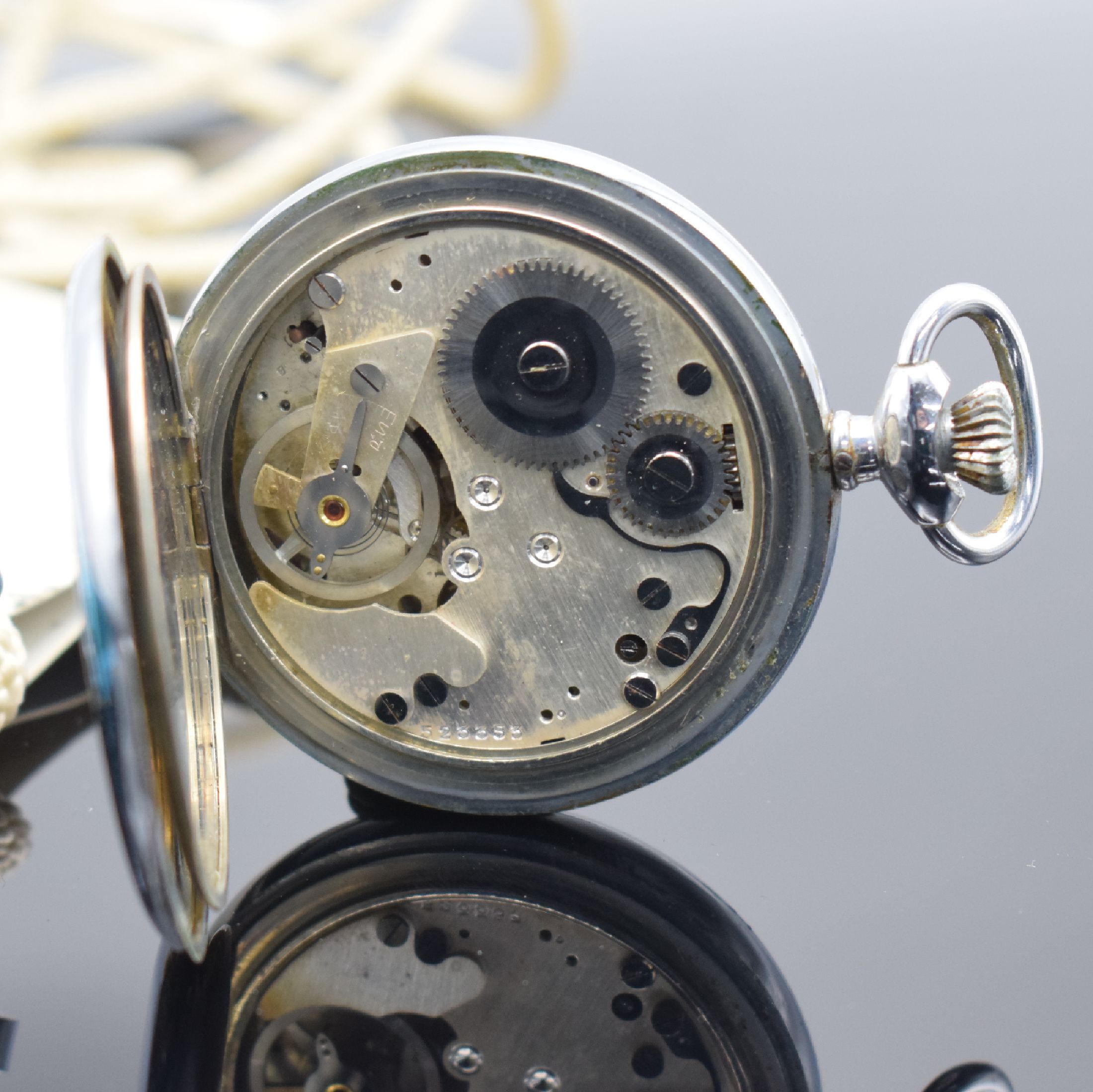 Detail c: HEUER & HANHART 2 verchromte Stoppuhren, 1) Heuer, Schweiz um 1930, Emailzifferbl. riss./besch., 30-Sek.- & 15-Min.-Stoppzähler, D. ca. 51 mm, ...