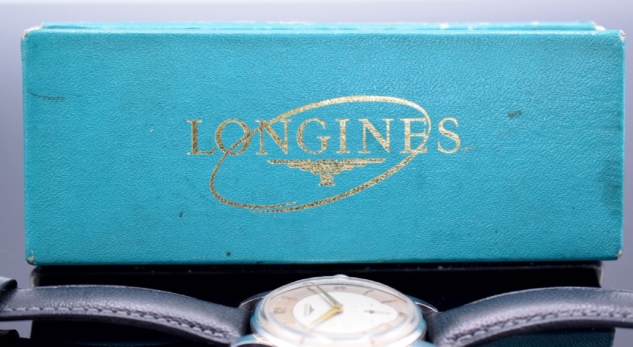 Detail k: LONGINES große Herrenarmbanduhr 37,5 mm in Stahl Referenz 4914 mit Longines Etui, Schweiz um 1956, Handaufzug, 3-teil. Geh., Boden gedr., rest. ...