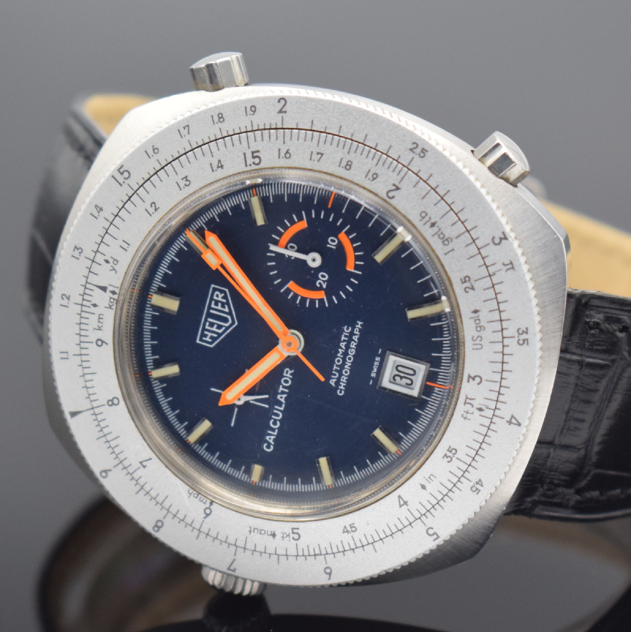 Detail b: HEUER Calculator Herrenchronograph in Stahl Referenz 150.633, Schweiz um 1975, Automatik, verschr. Geh. Aluminium Rechenschieber-Lünette, orig. ...