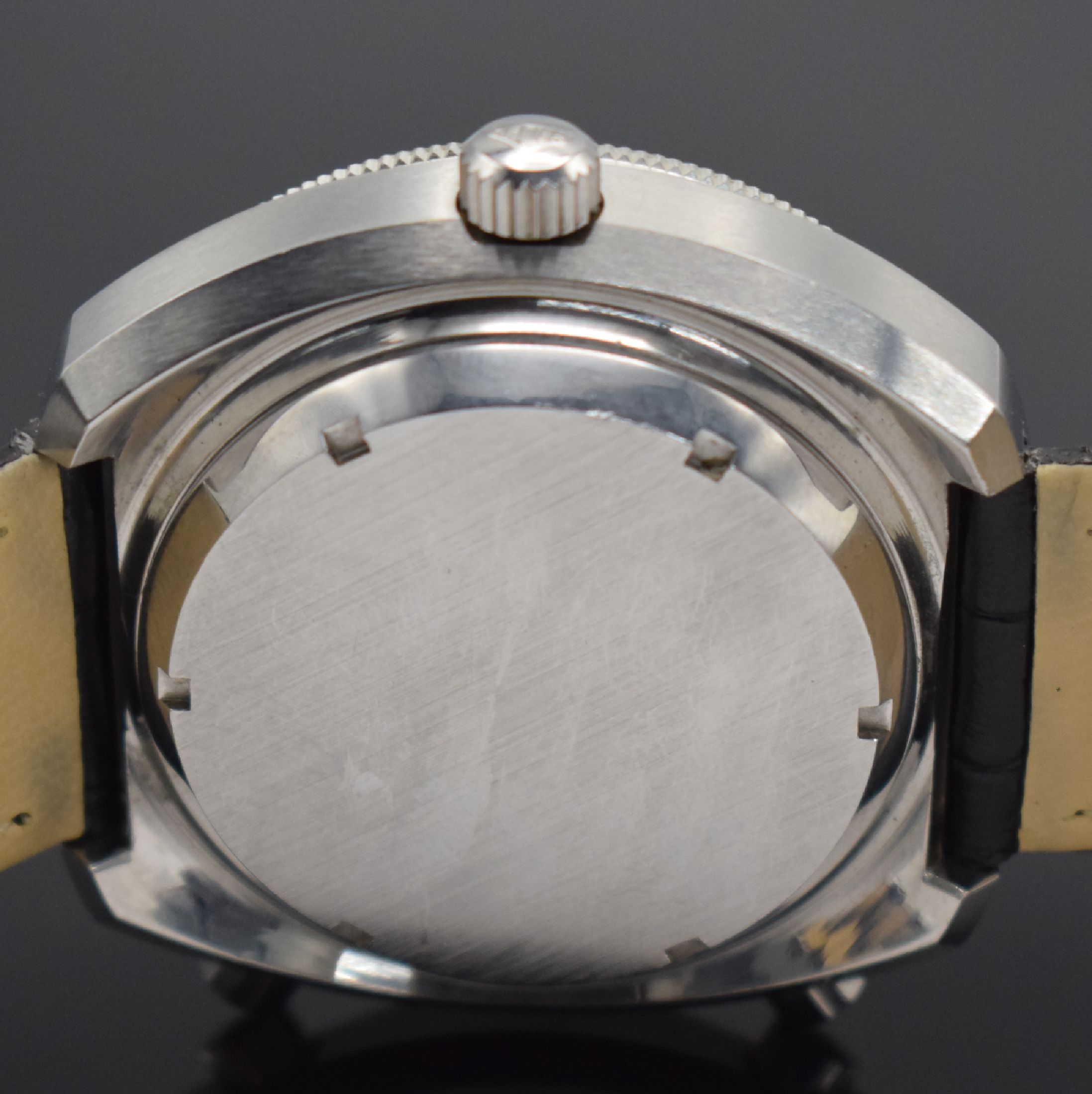 Detail f: HEUER Calculator Herrenchronograph in Stahl Referenz 150.633, Schweiz um 1975, Automatik, verschr. Geh. Aluminium Rechenschieber-Lünette, orig. ...