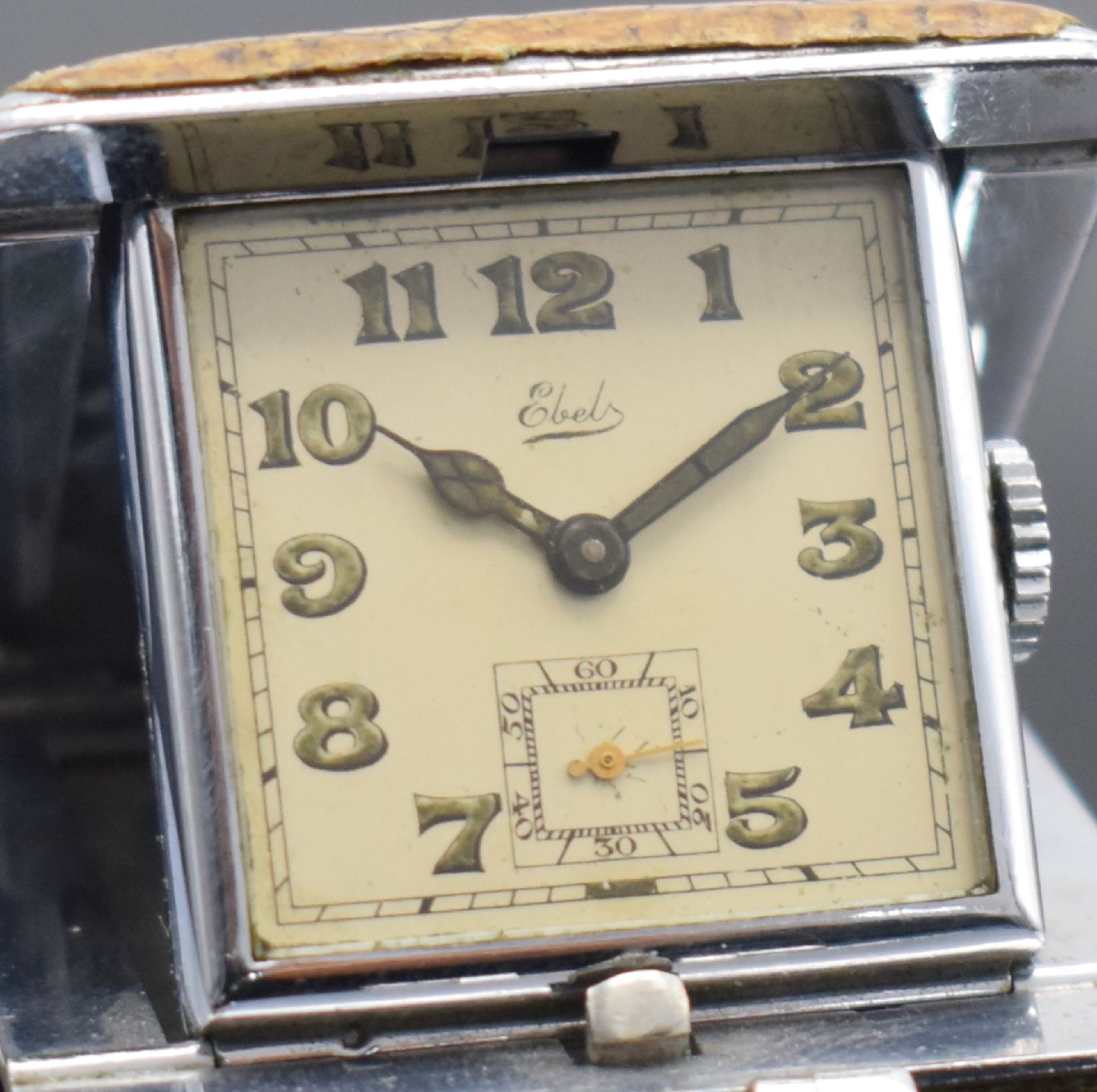 Detail a: EBEL frühe Mini-Reiseuhr, Schweiz um 1930, Handaufzug, verchr., aufklappbares Gehäuse, beids. m. Echsenleder bezogen, silb., sign. orig. Zifferbl. ...