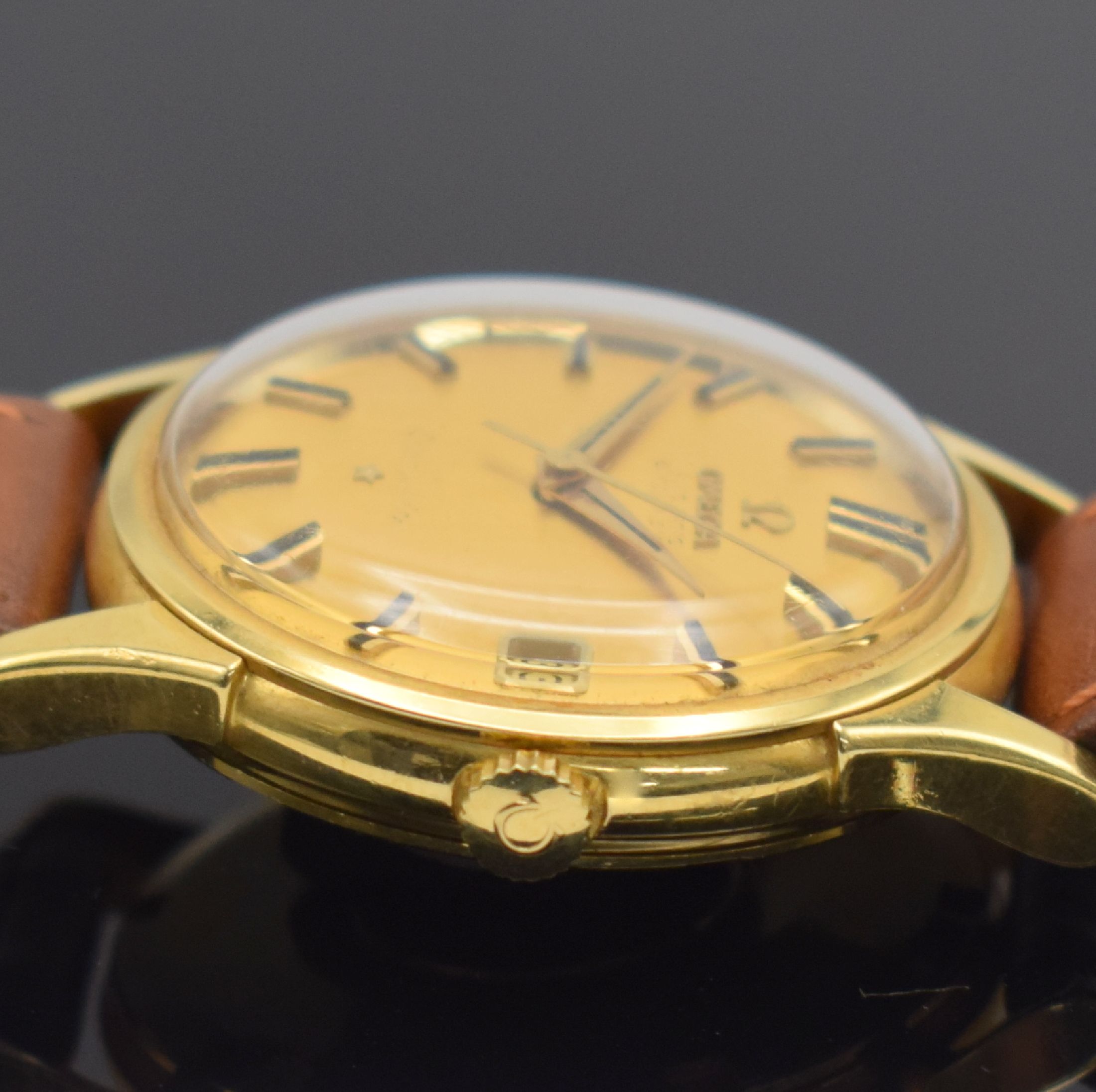 Detail b: OMEGA Constellation Herrenarmbanduhr in GG 750/000 Referenz 14363/4 SC 61, Schweiz um 1962, Automatik, verschr. Geh., orig. Glas, Krone später, ...