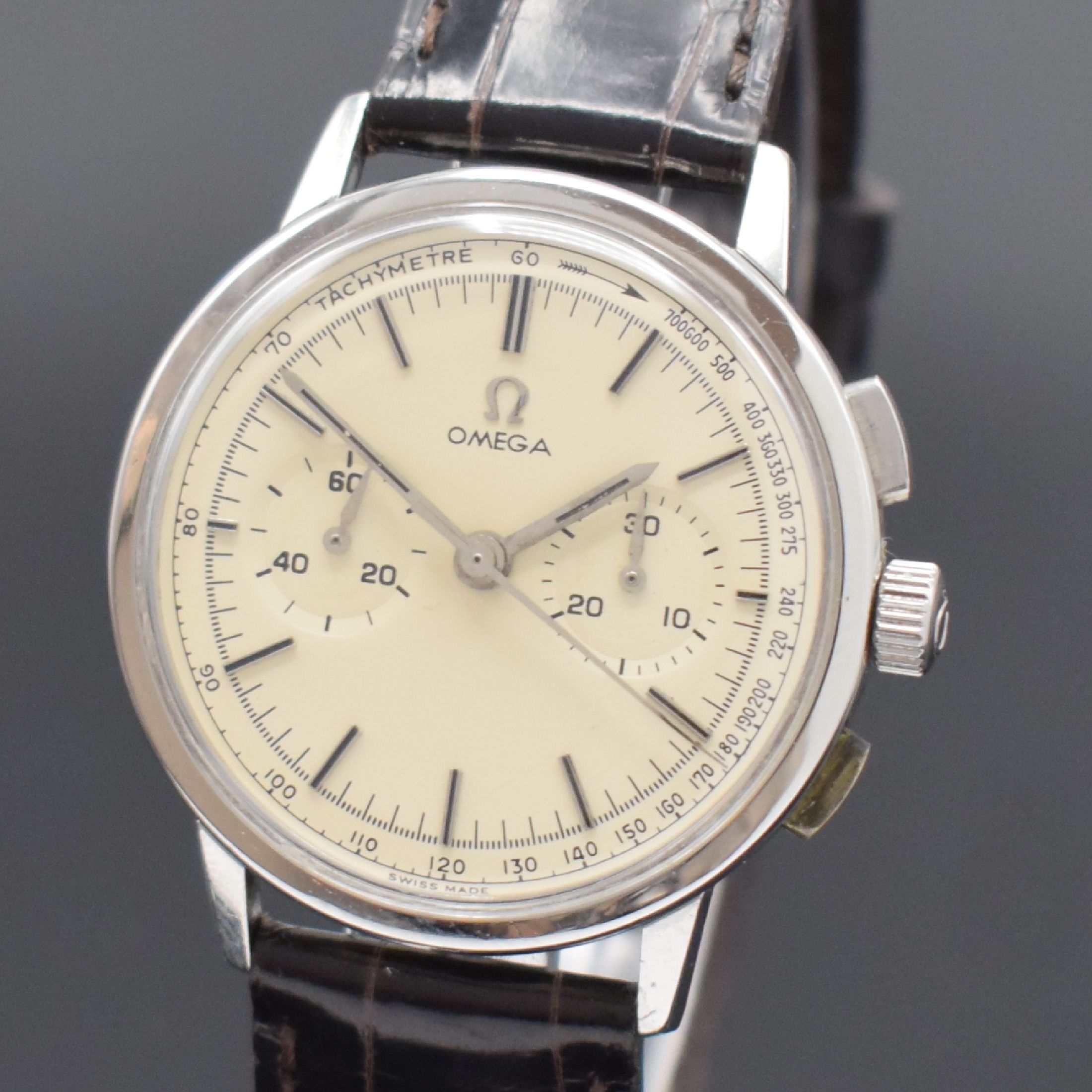 Detail a: OMEGA Herrenchronograph Kaliber 320 in Stahl Referenz 101.009-63, Schweiz um 1963, Handaufzug, 3-tlg. Geh. Boden & Glasrand aufgedr., ...