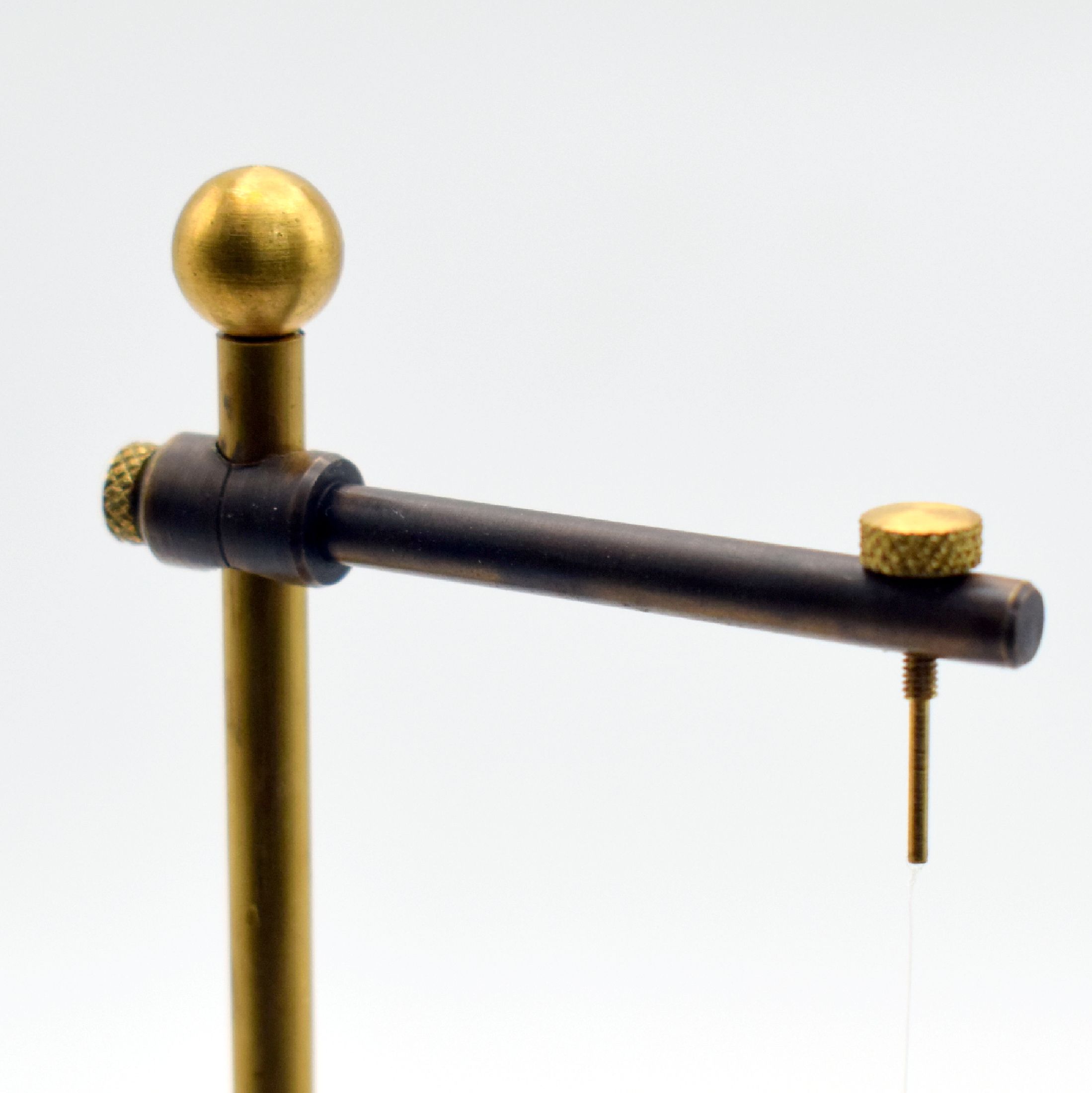 Detail d: ORIGINAL GLASHÜTTE astatisches Nadelpaar, Deutschland um 1960, Gerät zum erkennen der Pole bei einem zu entmagnetisierenden Gegenstand, auf ...