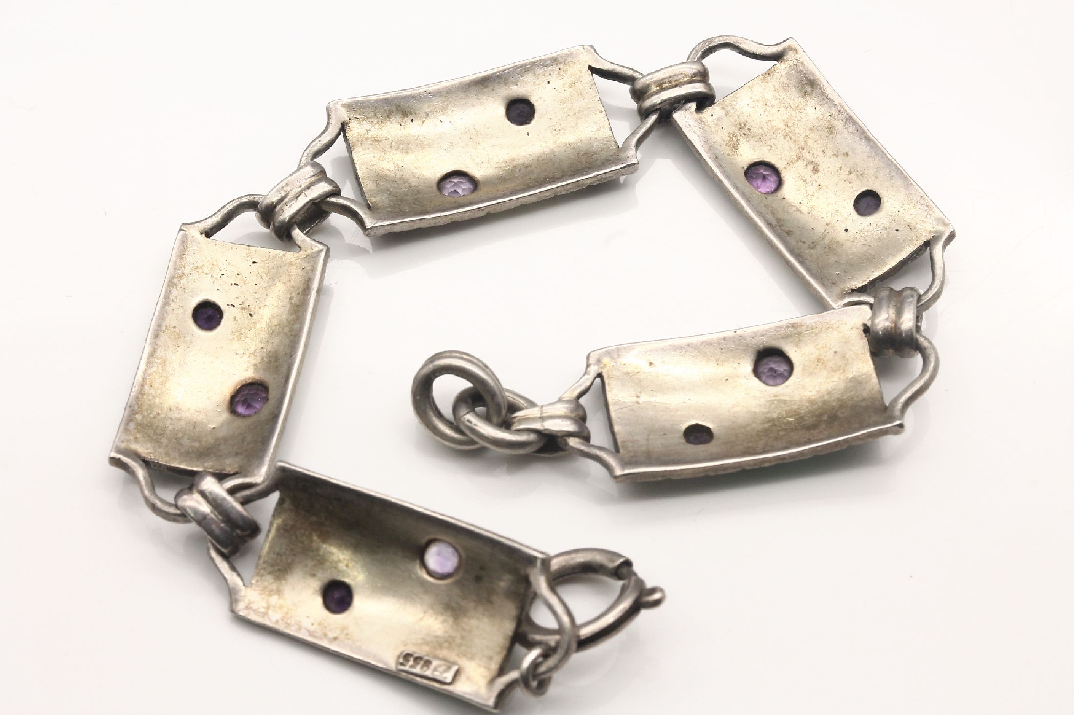 Detail b: Armband THEODOR FAHRNER, deutsch Pforzheim um 1925/30, 935er Silber, teilvergoldet, Meistermarke TF im Kreis, 5 Glieder mit hell- grünem und ...