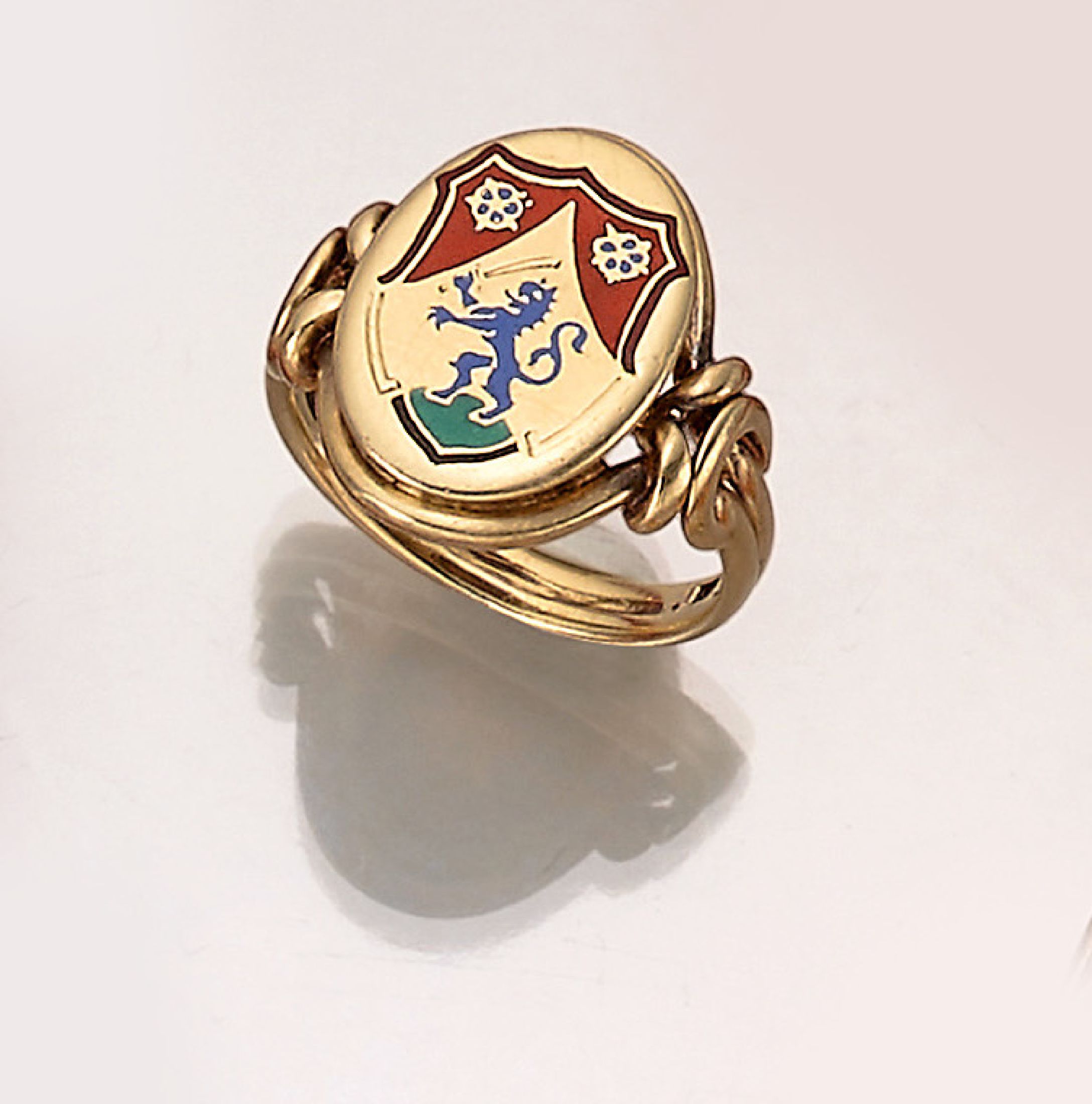 14 kt Gold Wappenring, GG 585/000, wohl deutsch um 1900, Meistermarke K - ungedeutet, emailliertes Wappen in Rot, Blau, Grün und Schwarz in ...