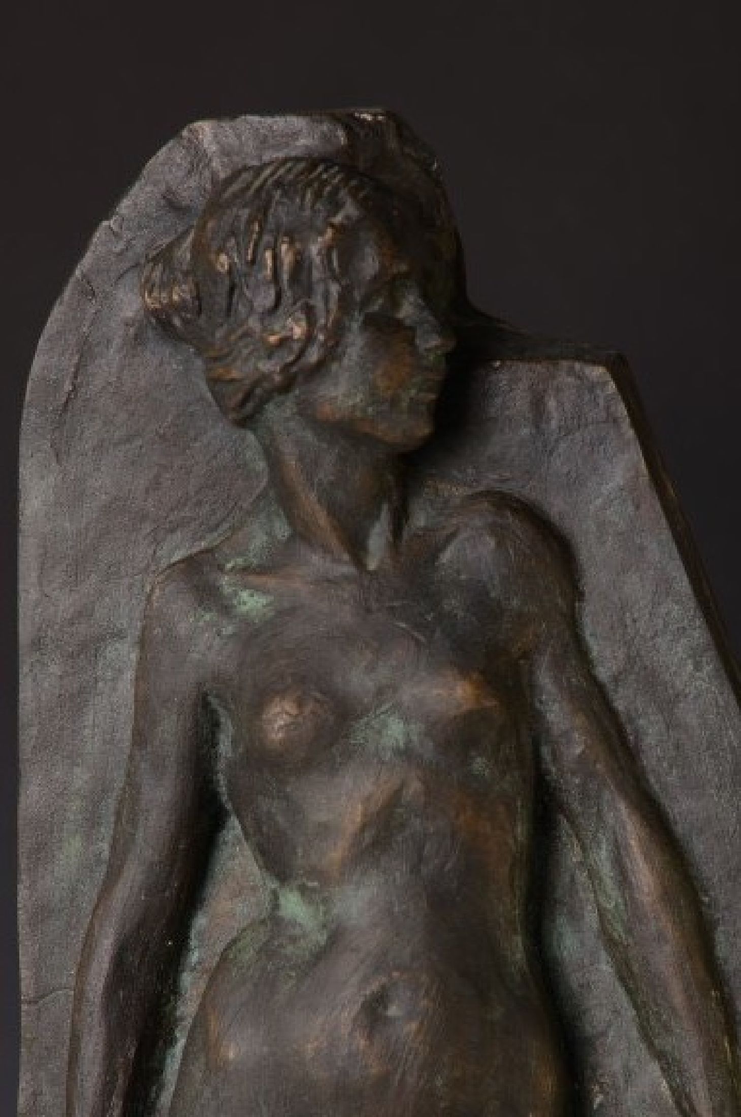 Detail a: Zuschreibung: Otto Feist, geb. 1872, stehender weiblicher Akt, Bronzerelief, teils grün patiniert, H. ca. 57cm