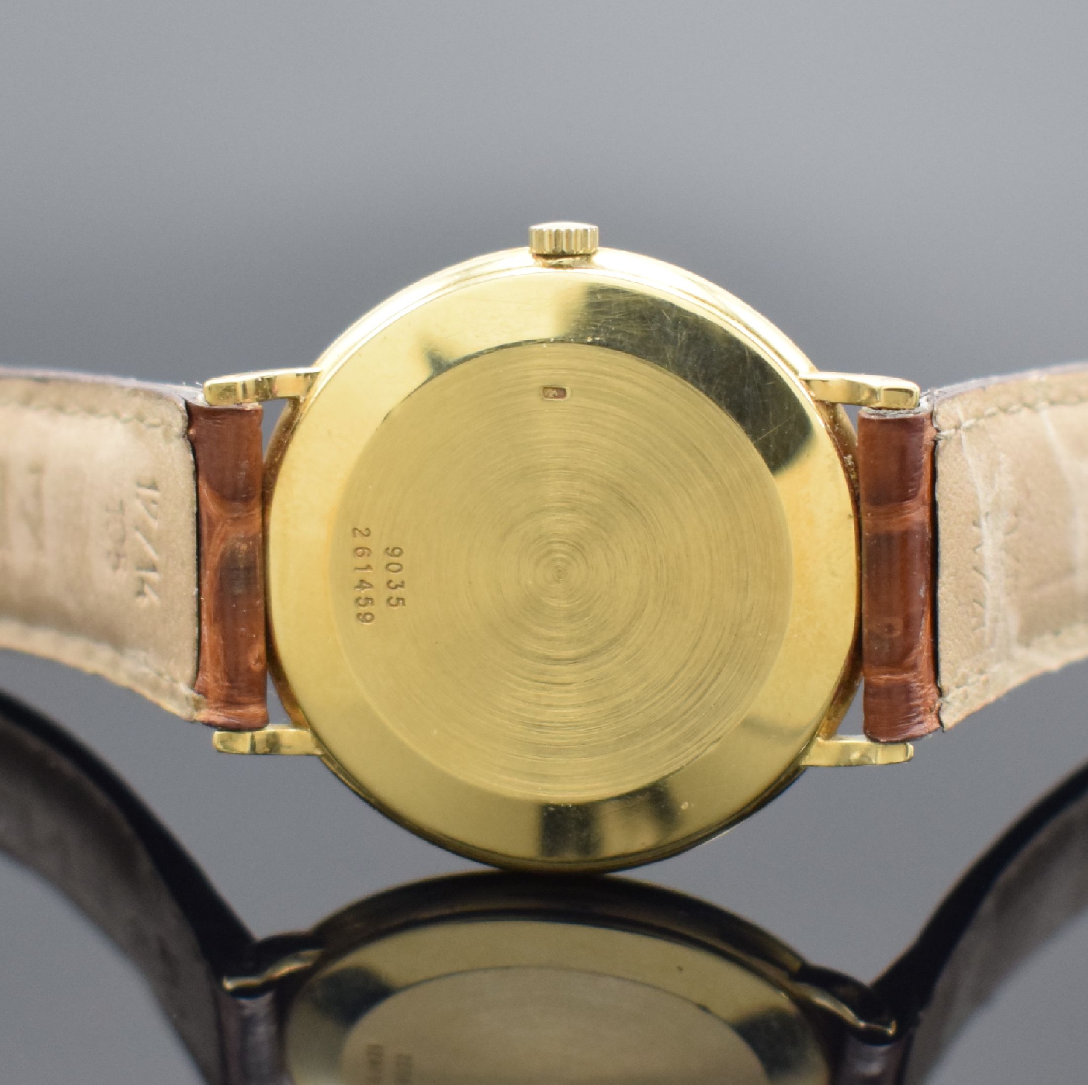 Detail d: PIAGET Armbanduhr in GG 750/000 Referenz 9035, Handaufzug, Schweiz um 1990, Lederband m. orig. GG 750/000 Dornschl., Boden aufgedr., emailfarb. ...