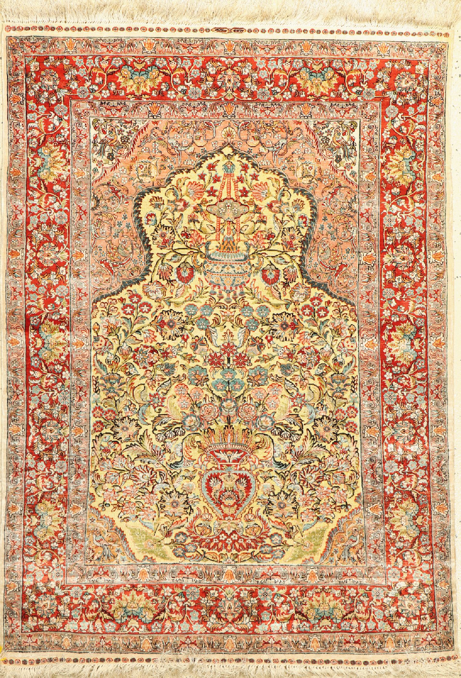 Hereke Seide fein, China, ca. 40 Jahre, reine Naturseide(Metallbroschiert) , ca. 143 x 102 cm, ca. 1,0 Mio. Kn/qm, EHZ: 1