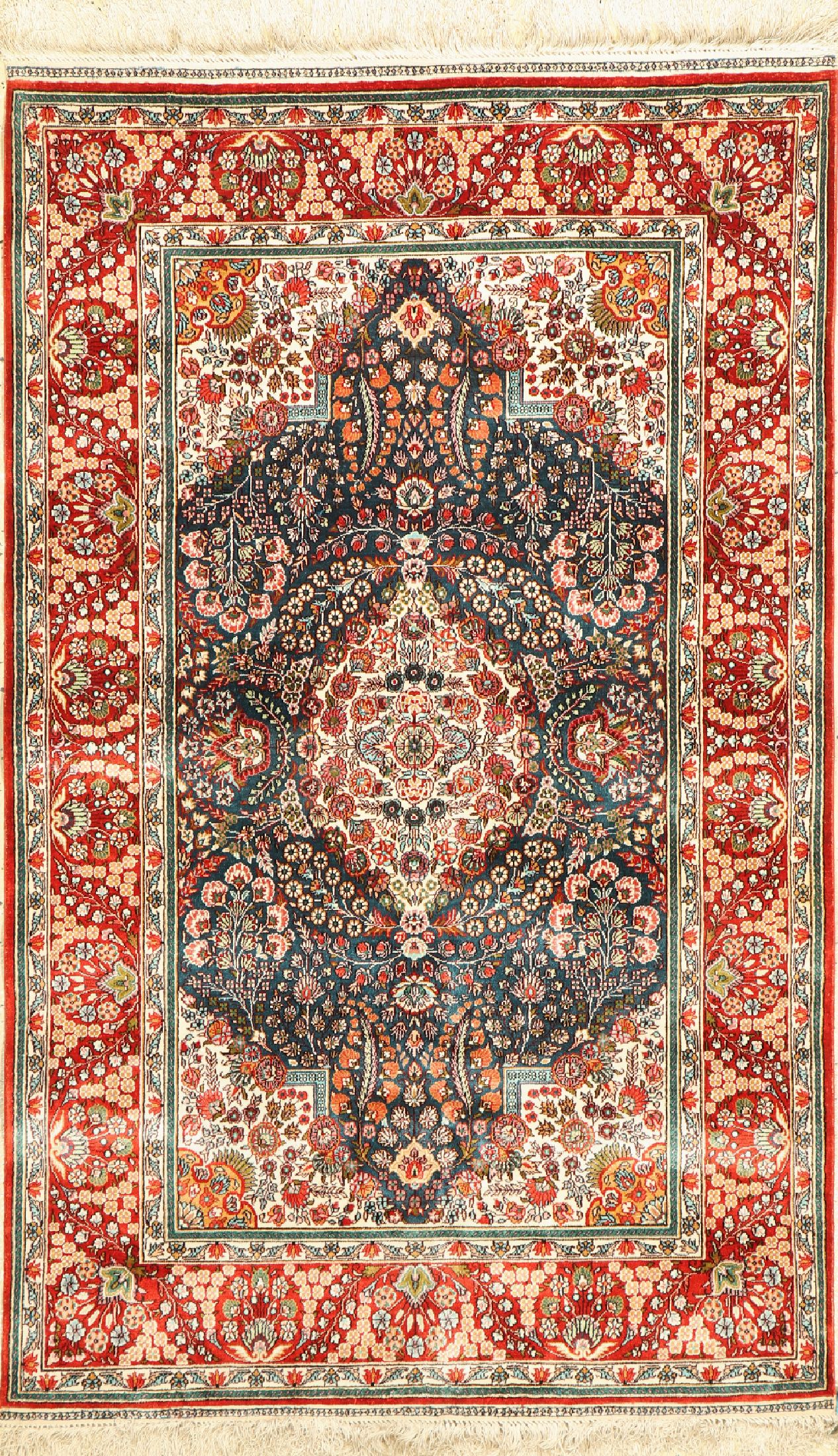 Hereke Seide fein, China, ca. 40 Jahre, reine Naturseide, ca. 148 x 92 cm, ca. 1,0 Mio. Kn/qm, EHZ: 1