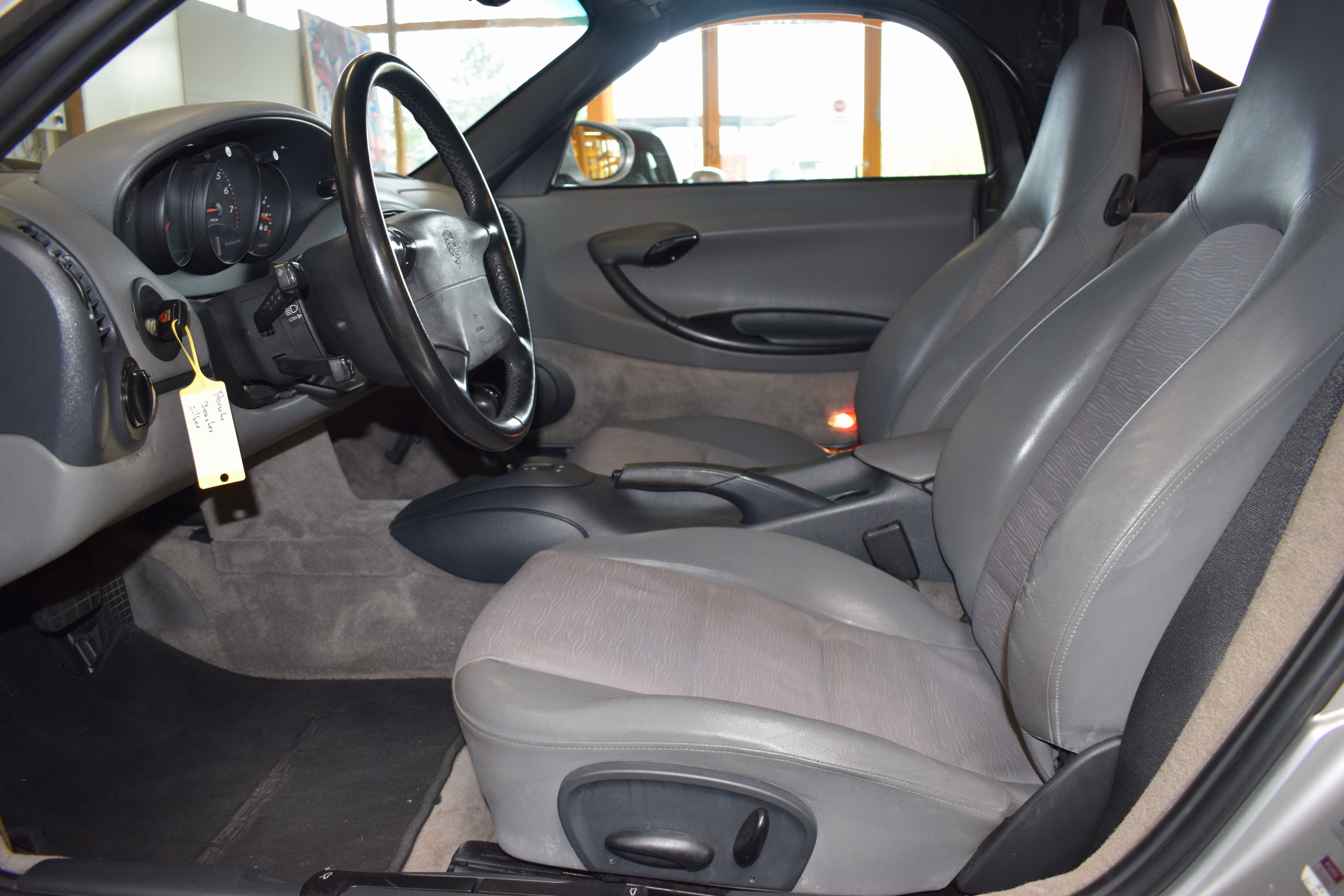 Detail i: Porsche Boxster S, Fahrgestellnummer: WP0ZZZ98ZVS604576, EZ 07/1997, Laufleistung ca. 123.223 km, 150 kW/204 PS, 6-Zylinder, ...