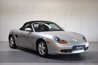 Image 26511665 - Porsche Boxster S, Chassis Number: WP0ZZZ98ZVS604576, first registered in 07/1997, mileage approximately 123.223 km, 150 kW/204 hp, 6-cylinder engine, Tiptronic/automatic transmission, silver exterior, grey leather interior. Equipped with air conditioning, electric roof, electric seat adjustment, and more (a list with complete equipment is available). Additionally, it features the S Tiptronic transmission. It has undergone a full inspection for German vehicle documents, customs clearance, and TÜV inspection (11/2023). Various works have been carried out at the Porsche Center Göttingen, with invoices from 2020 and 2021 totaling EUR 4,265. Approximately EUR 10,000 has been invested in engine work and a new gearbox. 19% VAT deductible Japan Import