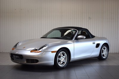 26511665b - Porsche Boxster S, Chassis Number: WP0ZZZ98ZVS604576, first registered in 07/1997, mileage approximately 123.223 km, 150 kW/204 hp, 6-cylinder engine, Tiptronic/automatic transmission, silver exterior, grey leather interior. Equipped with air conditioning, electric roof, electric seat adjustment, and more (a list with complete equipment is available). Additionally, it features the S Tiptronic transmission. It has undergone a full inspection for German vehicle documents, customs clearance, and TÜV inspection (11/2023). Various works have been carried out at the Porsche Center Göttingen, with invoices from 2020 and 2021 totaling EUR 4,265. Approximately EUR 10,000 has been invested in engine work and a new gearbox. 19% VAT deductible Japan Import