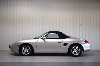 26511665f - Porsche Boxster S, Chassis Number: WP0ZZZ98ZVS604576, first registered in 07/1997, mileage approximately 123.223 km, 150 kW/204 hp, 6-cylinder engine, Tiptronic/automatic transmission, silver exterior, grey leather interior. Equipped with air conditioning, electric roof, electric seat adjustment, and more (a list with complete equipment is available). Additionally, it features the S Tiptronic transmission. It has undergone a full inspection for German vehicle documents, customs clearance, and TÜV inspection (11/2023). Various works have been carried out at the Porsche Center Göttingen, with invoices from 2020 and 2021 totaling EUR 4,265. Approximately EUR 10,000 has been invested in engine work and a new gearbox. 19% VAT deductible Japan Import