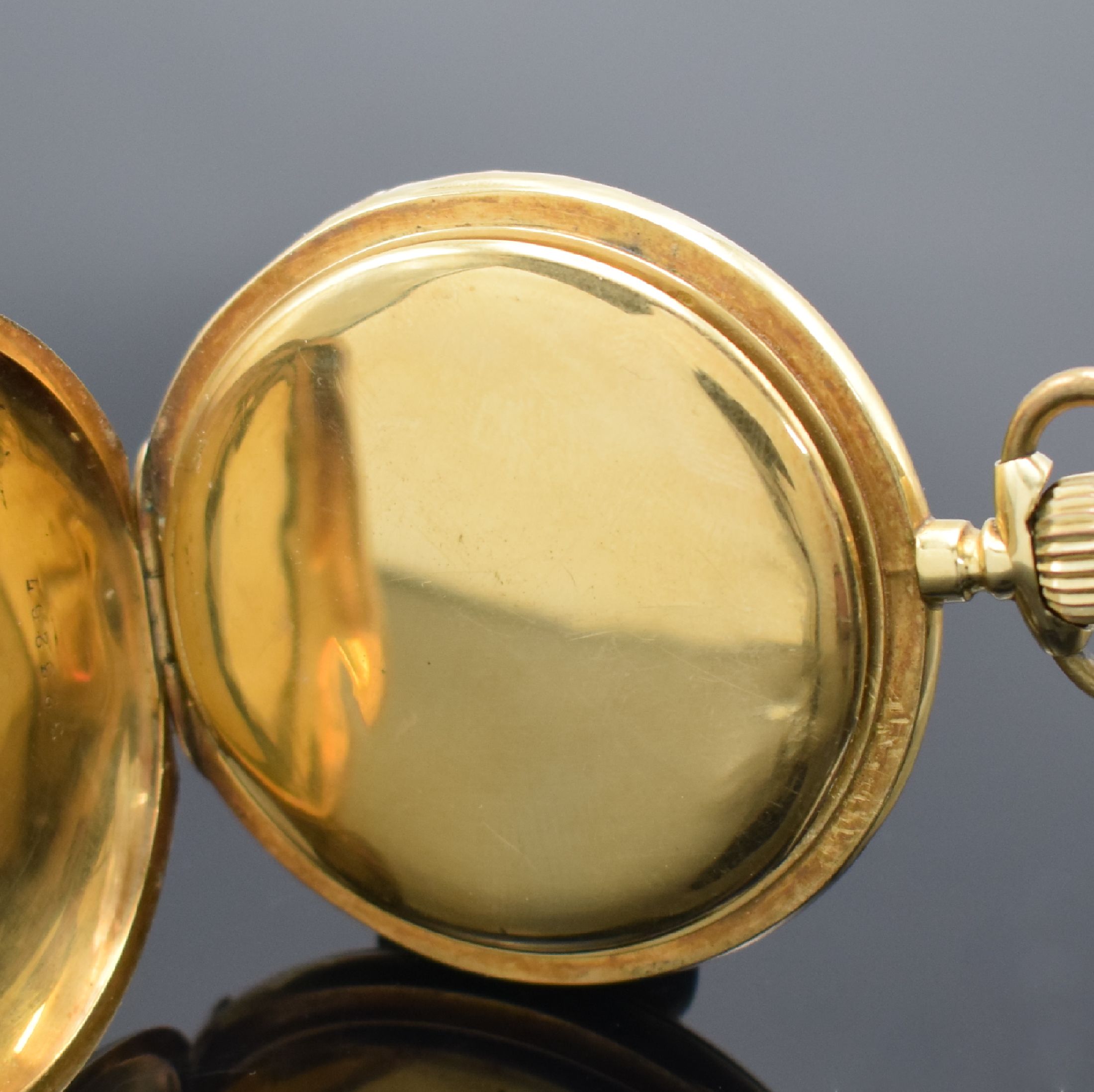 Detail e: SURETE Savonette in GG 750/000, Schweiz um 1900, 3-Deckel Goldgeh., Emailzifferbl. m. arab. Zahlen riss./besch., gold. Zeiger, Ankerwerk m. ...