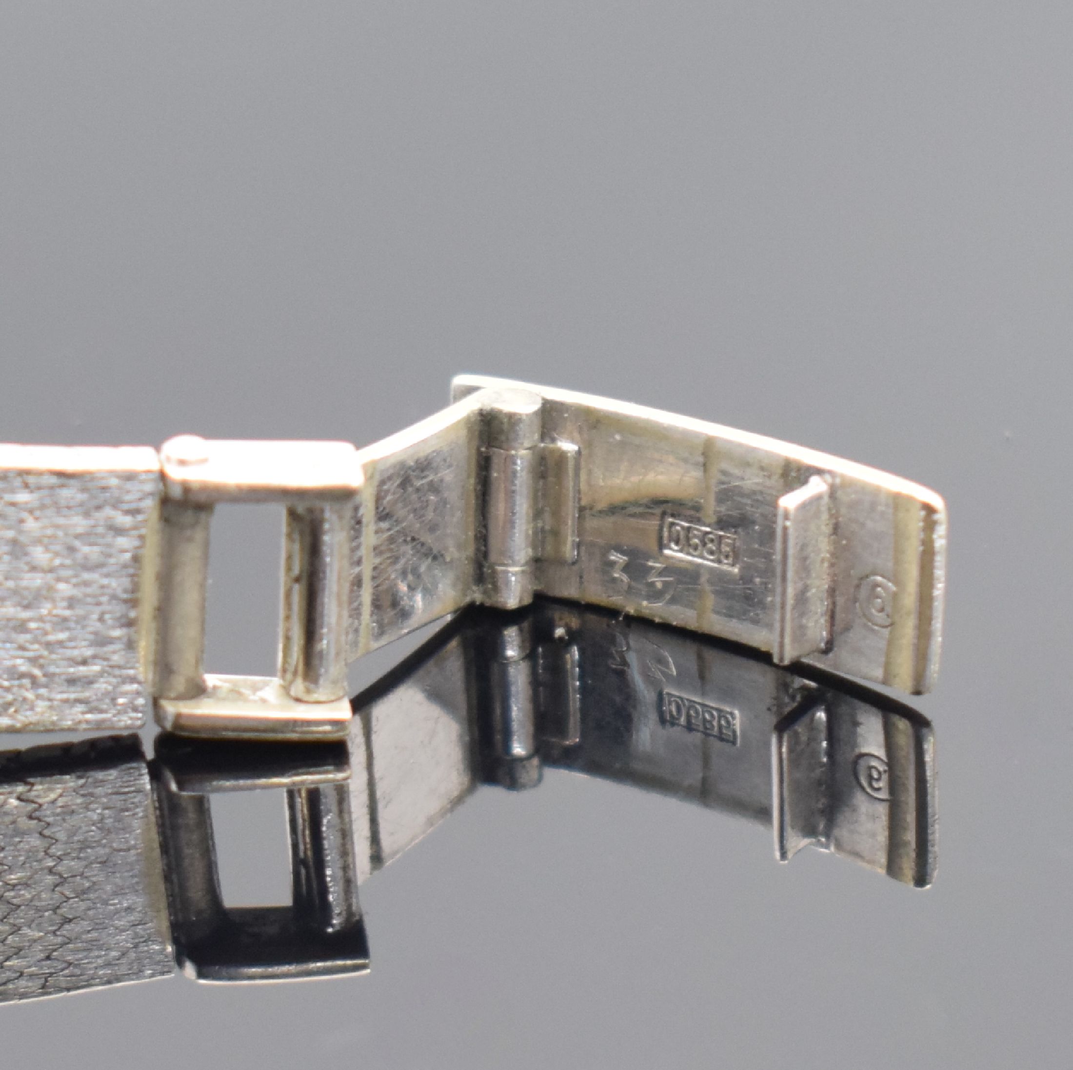 Detail b: OREX Damenarmbanduhr in WG 585/000, Schweiz um 1965, Handaufzug, 2-teil. Geh., Boden aufgedr., Lünette m. Diamanten bes., Milanaiseband in WG ...