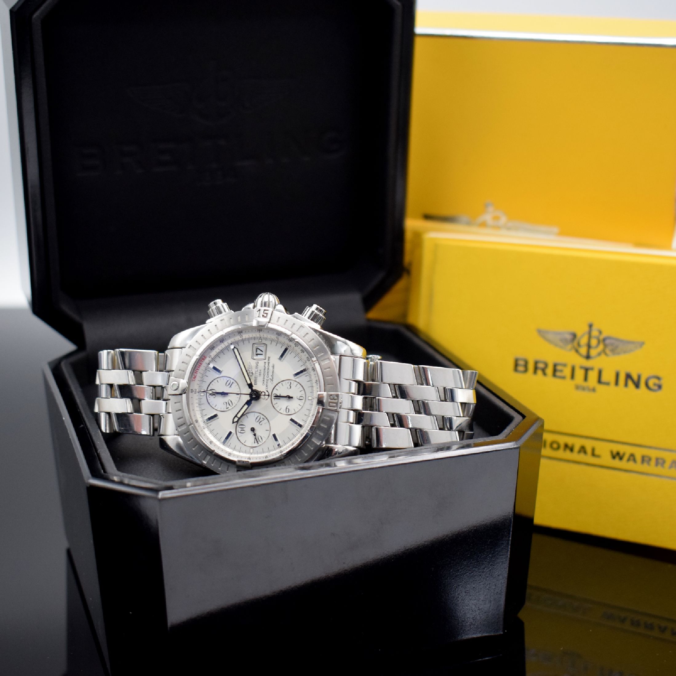 Detail d: BREITLING Chronomat Evolution Herrenarmbanduhr mit Chronograph Referenz A13356, Schweiz um2006, Automatik, verschr. Gehäuse in Edelst., eins. drehb. ...