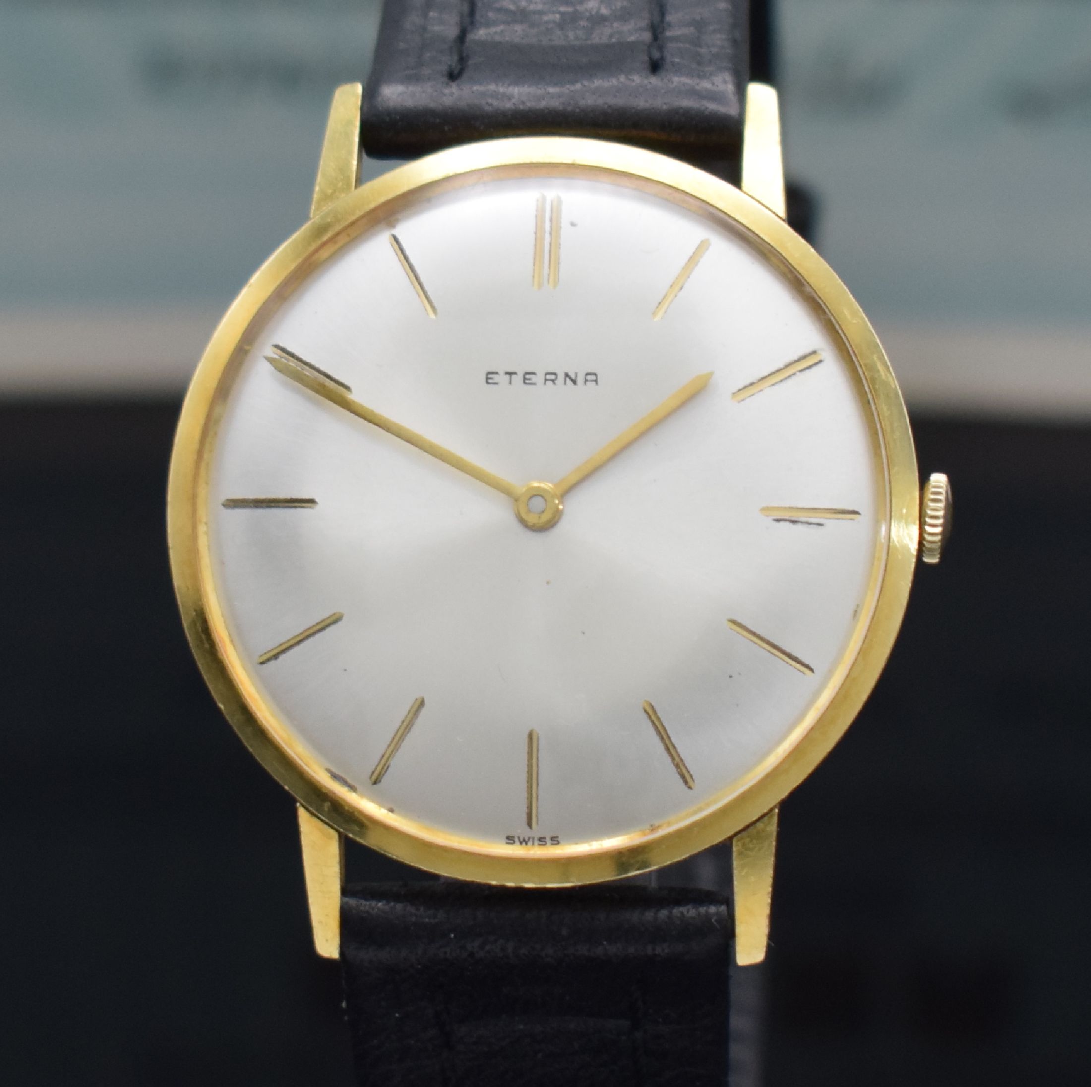 Detail b: ETERNA Herrenarmbanduhr in GG 750/000 mit original Papier Referenz 744, Schweiz verk. lt. Papier 1964, Handaufzug, flaches Geh., Boden & Glasrand ...