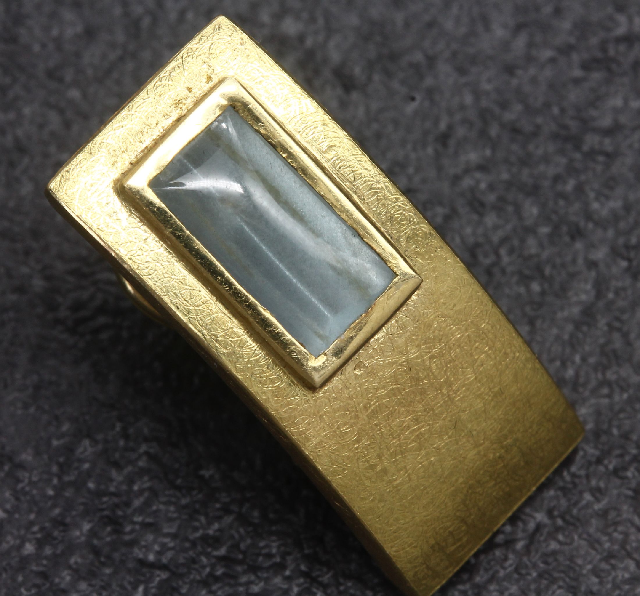 Detail a: Paar 18 kt Gold Aquamarin-Ohrstecker, GG 750/000 sat., 2 Aquamarin-Baguettes, ca. 11.7 g, Meistermarke unged.