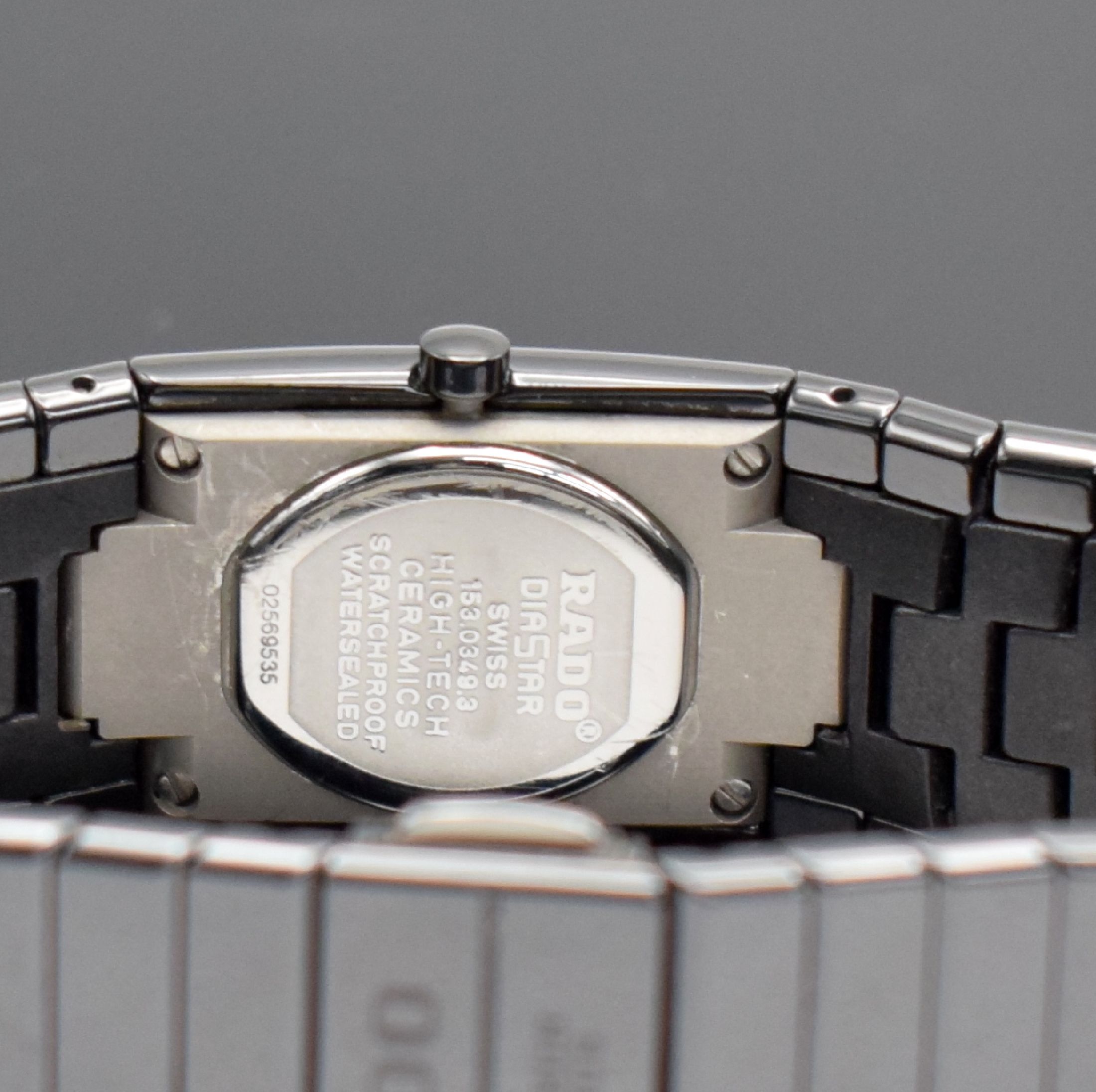 Detail c: RADO Jubile Damenarmbanduhr, Schweiz um 1997, quarz, Keramikgeh., Keramik-Gliederband m. dopp. Faltschl., schwarzes Zifferbl., gold. Zeiger, M. ca. ...