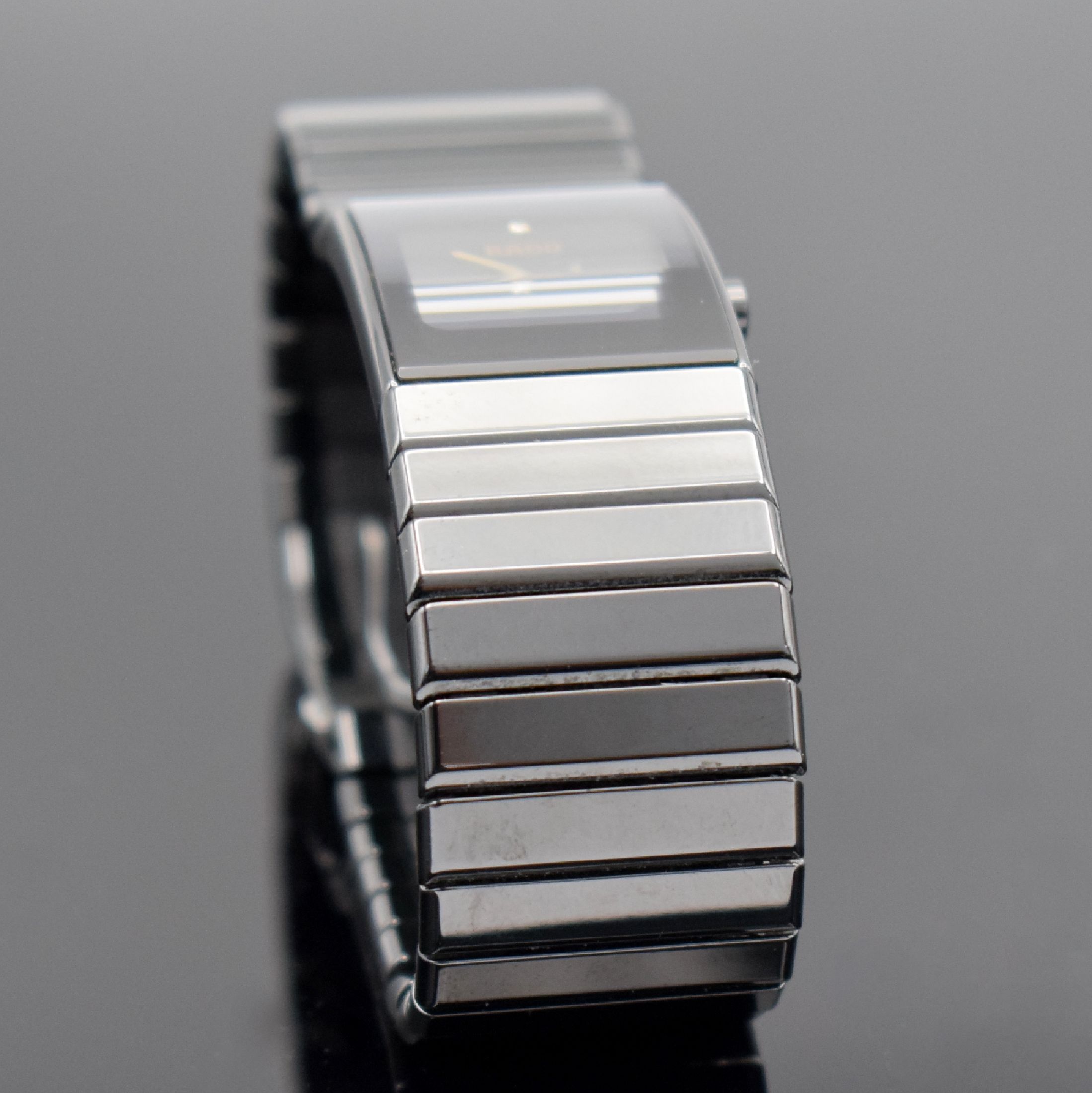 Detail f: RADO Jubile Damenarmbanduhr, Schweiz um 1997, quarz, Keramikgeh., Keramik-Gliederband m. dopp. Faltschl., schwarzes Zifferbl., gold. Zeiger, M. ca. ...